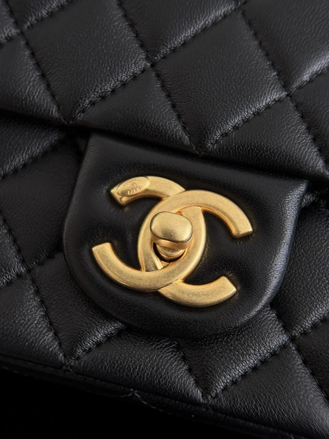 Chan 25B flap bag