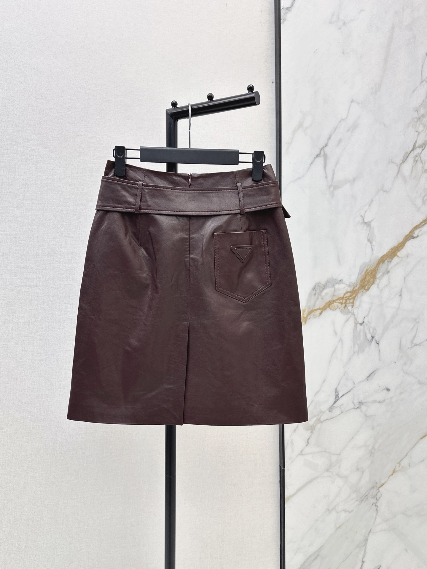 Pra 26fw leather belted skirt