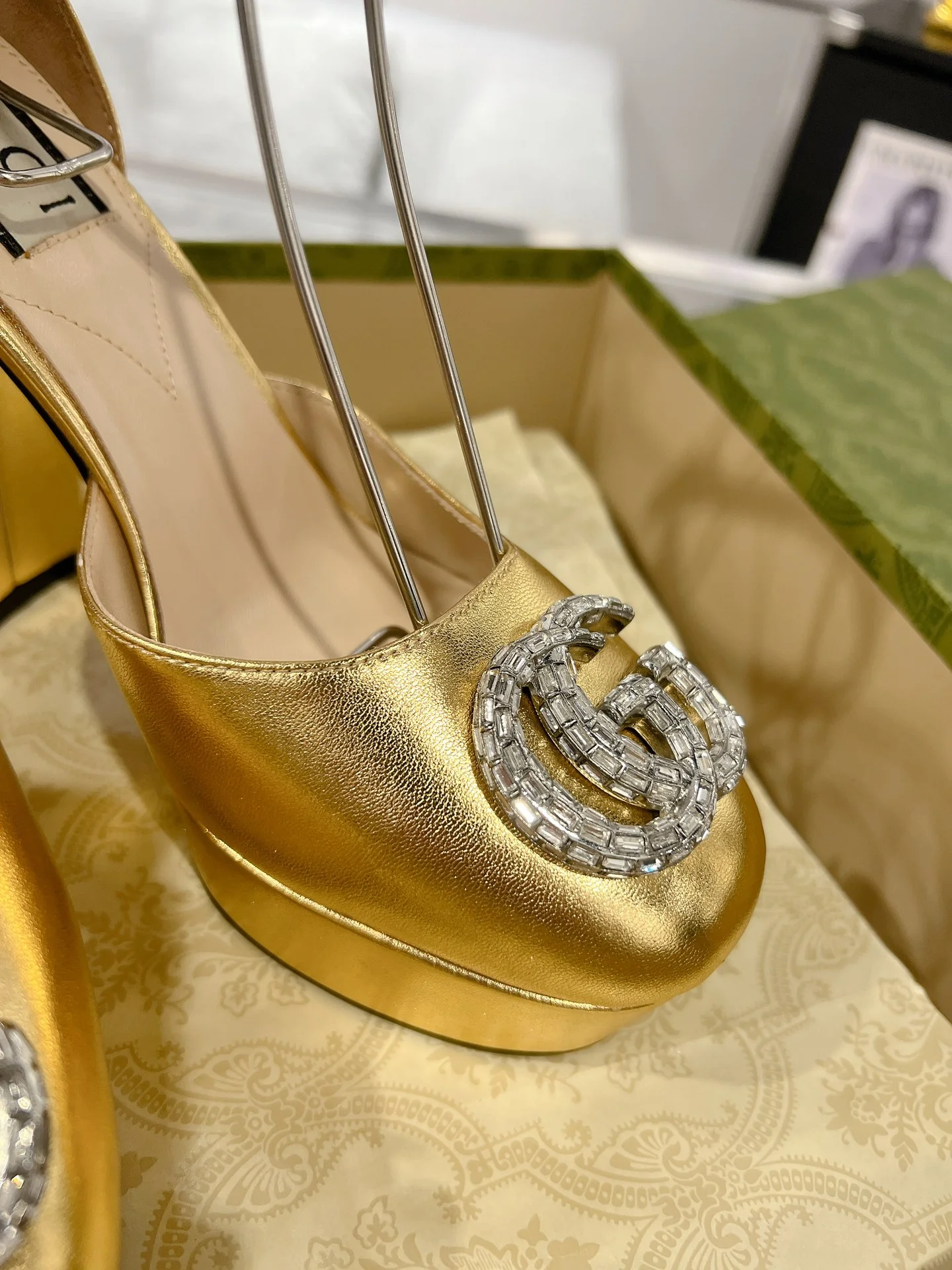 Gucc 25fw chunky heels with crystal diamond bling pumps