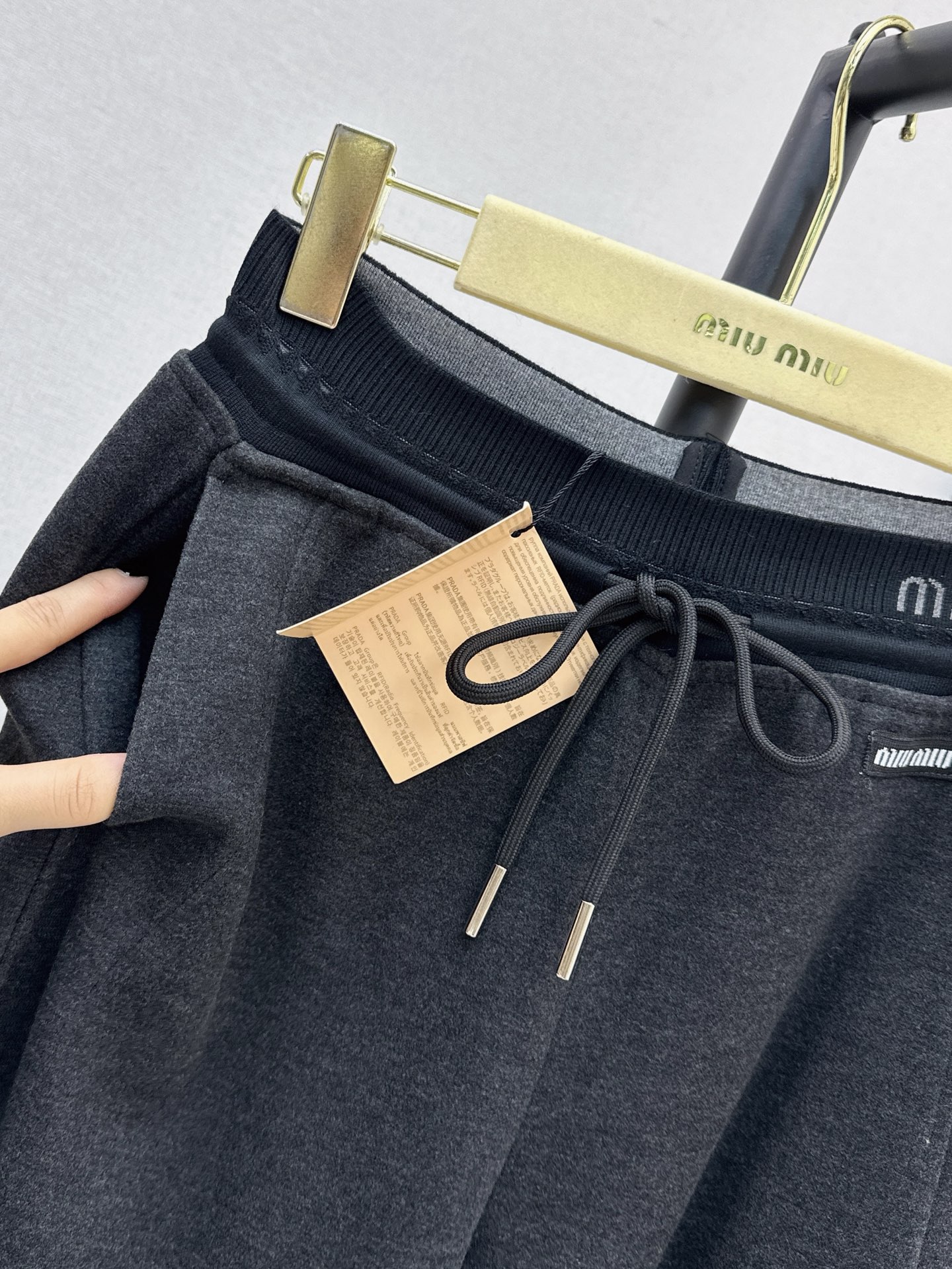 Miu 26fw darwstring pants sets
