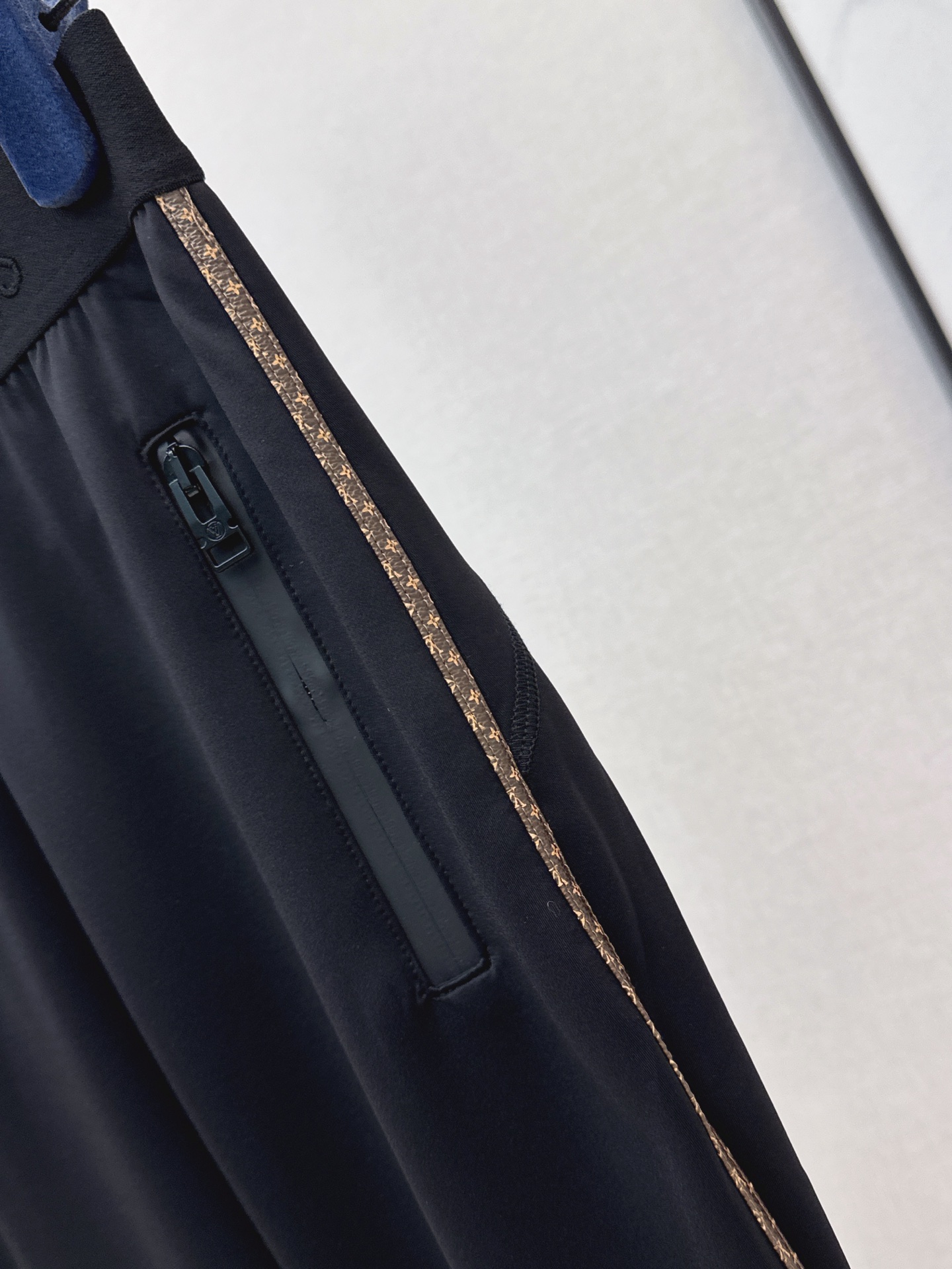 Loui 26fw flared pants
