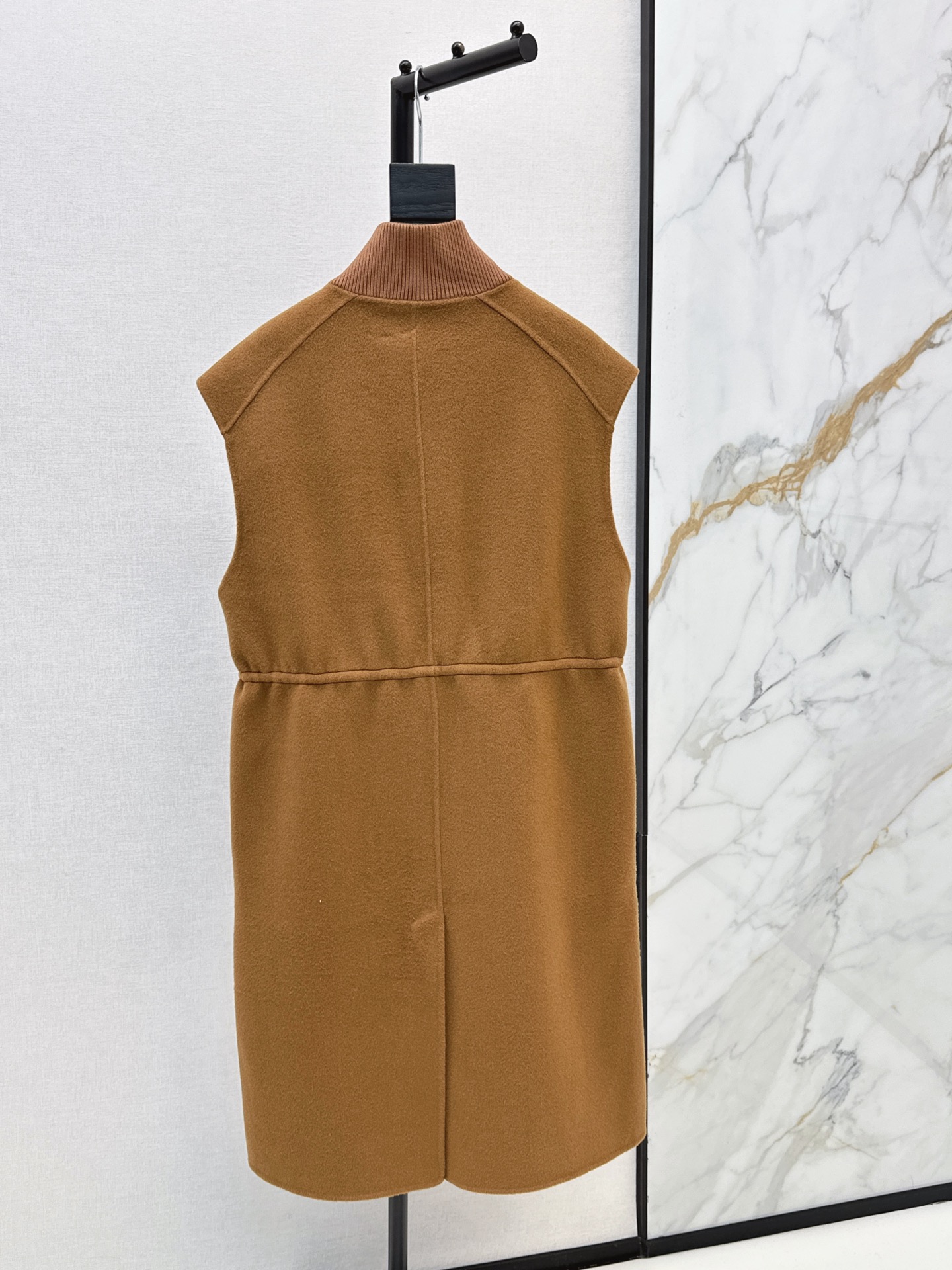 Her 26fw drawstring woolen vest