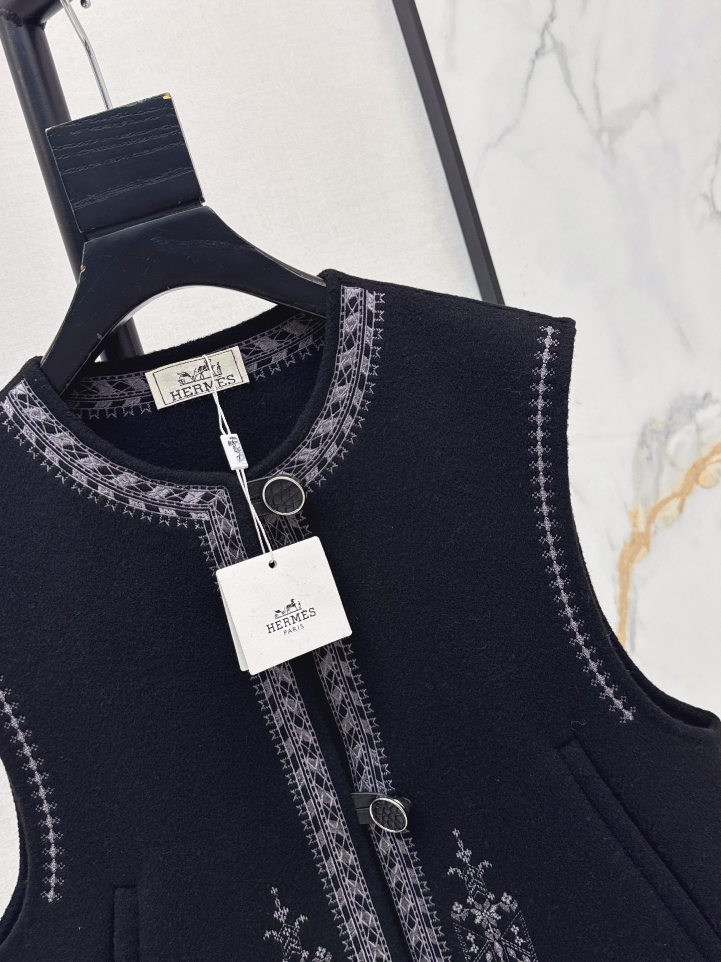 Her 26fw embroidery woolen vest