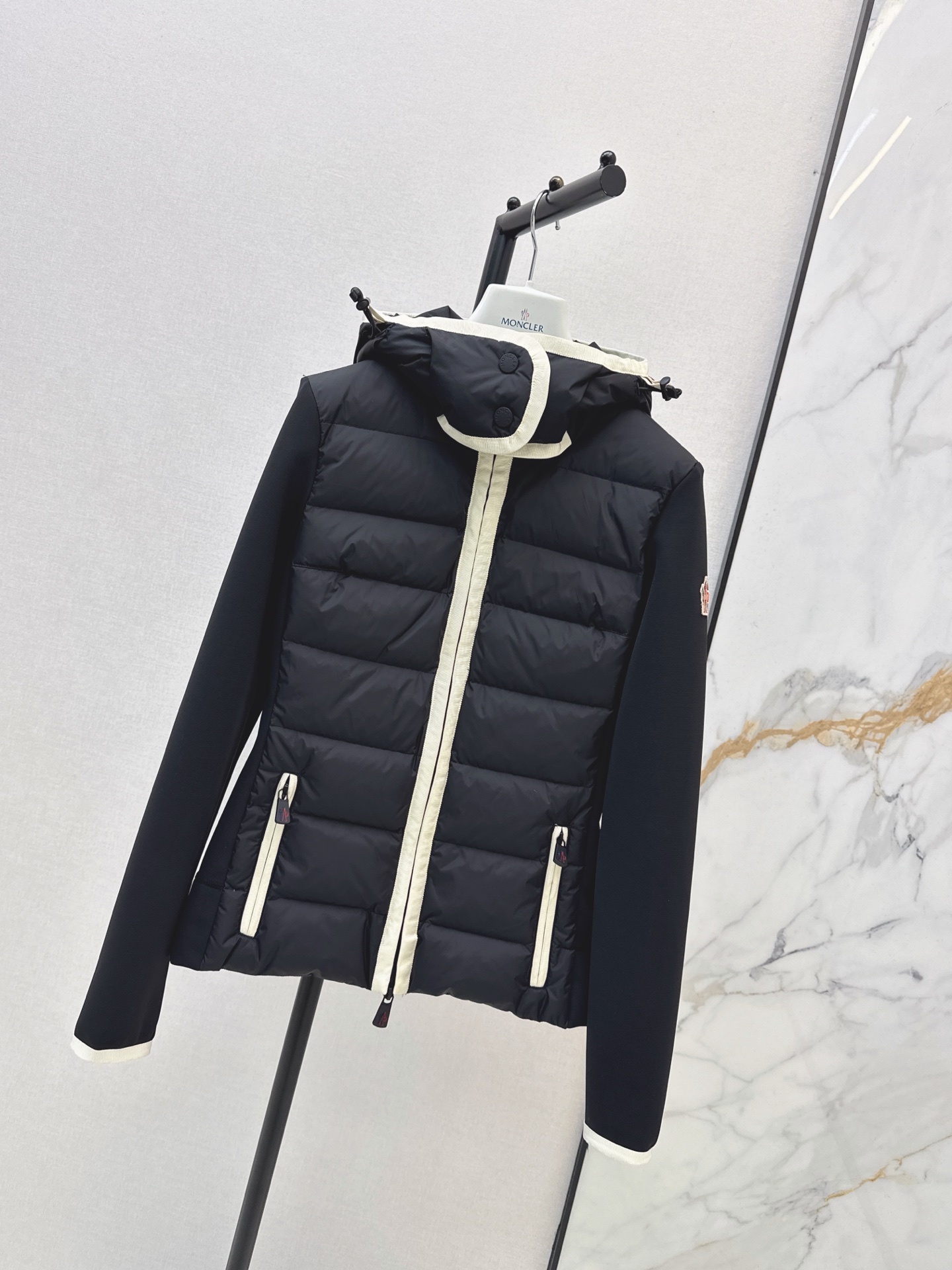 Monc 26fw hooded down ski jacket
