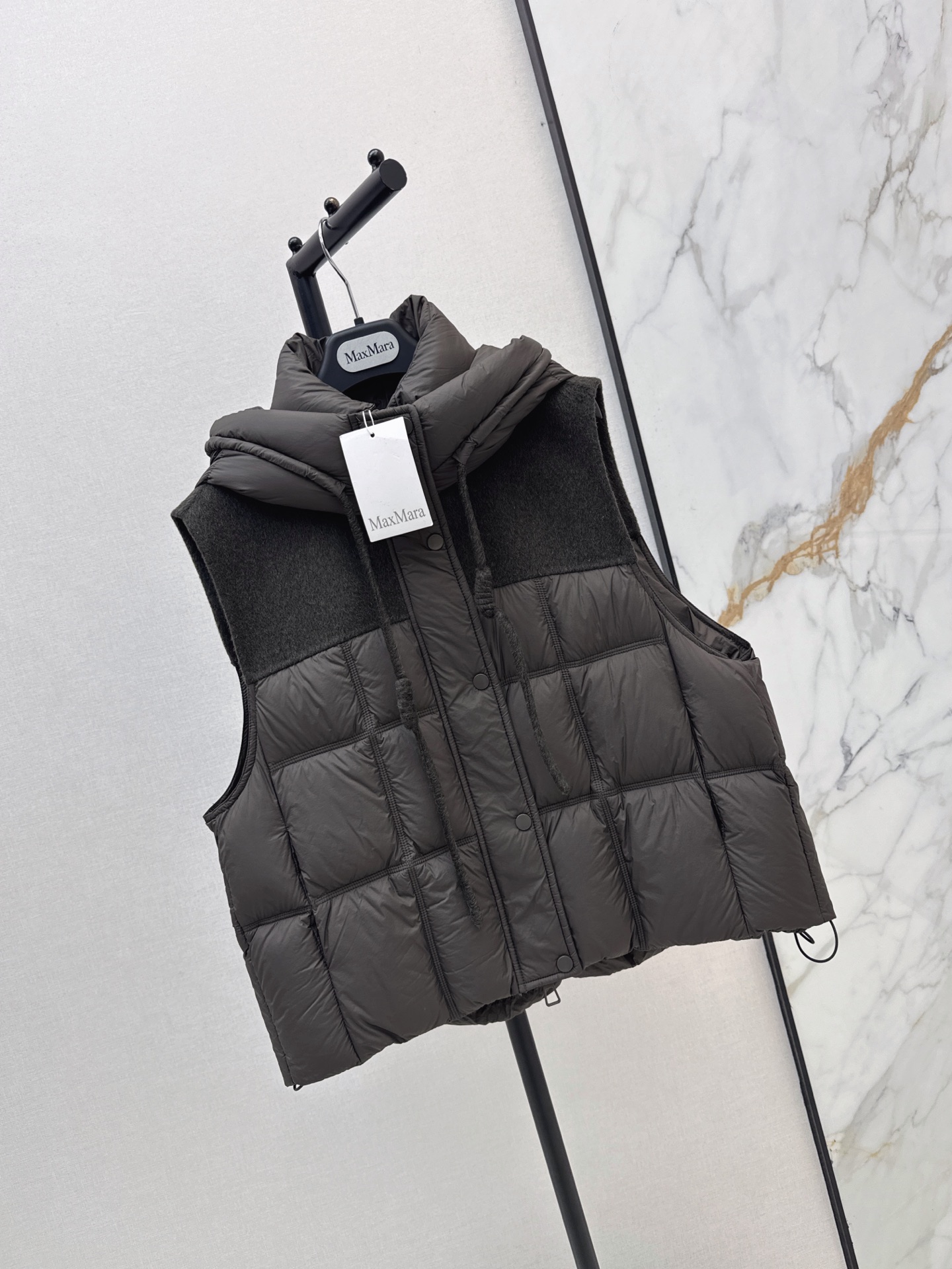 Max 26fw knit contract hooded down vest