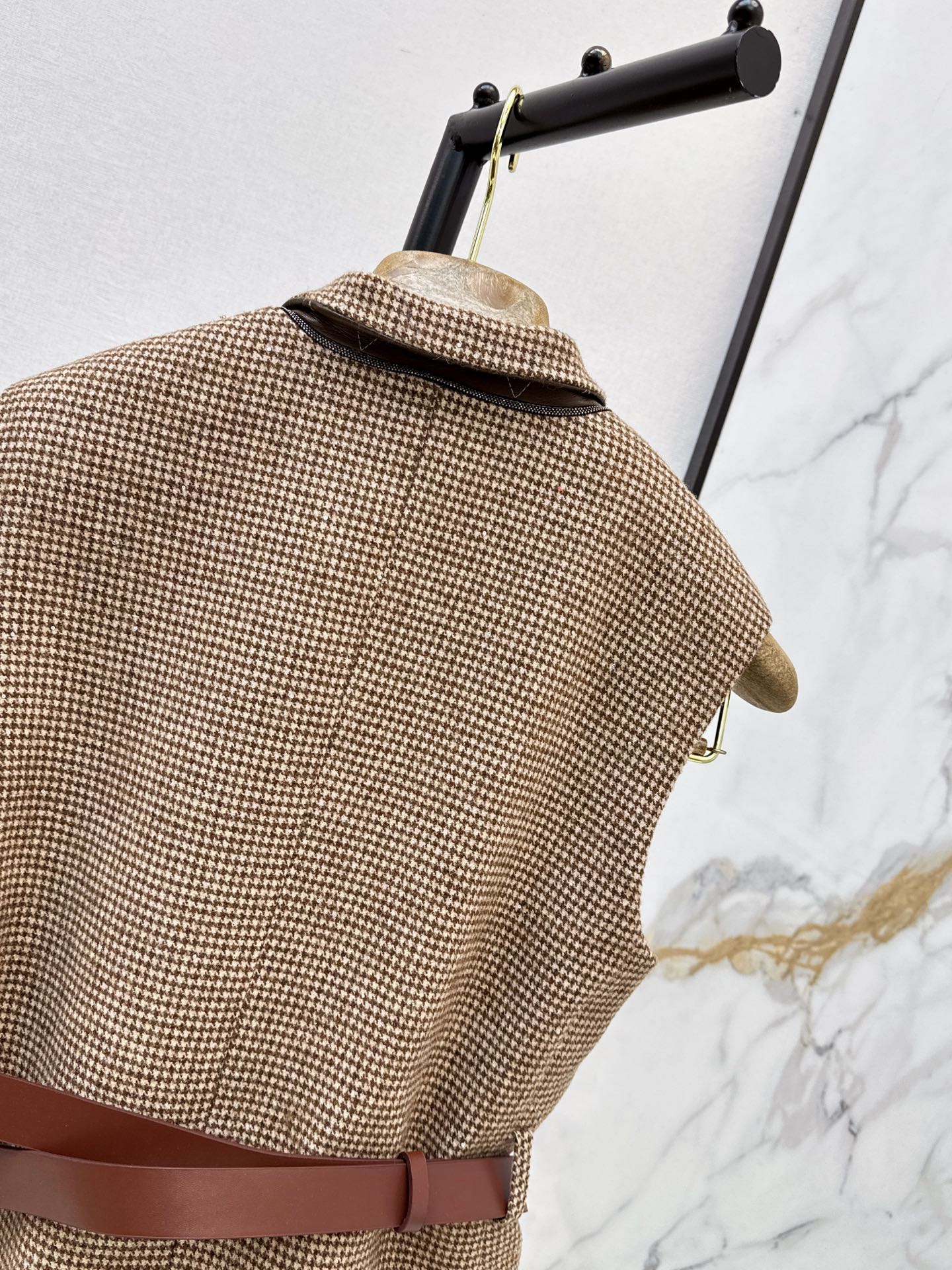 Brun 26fw belted houndstooth vest