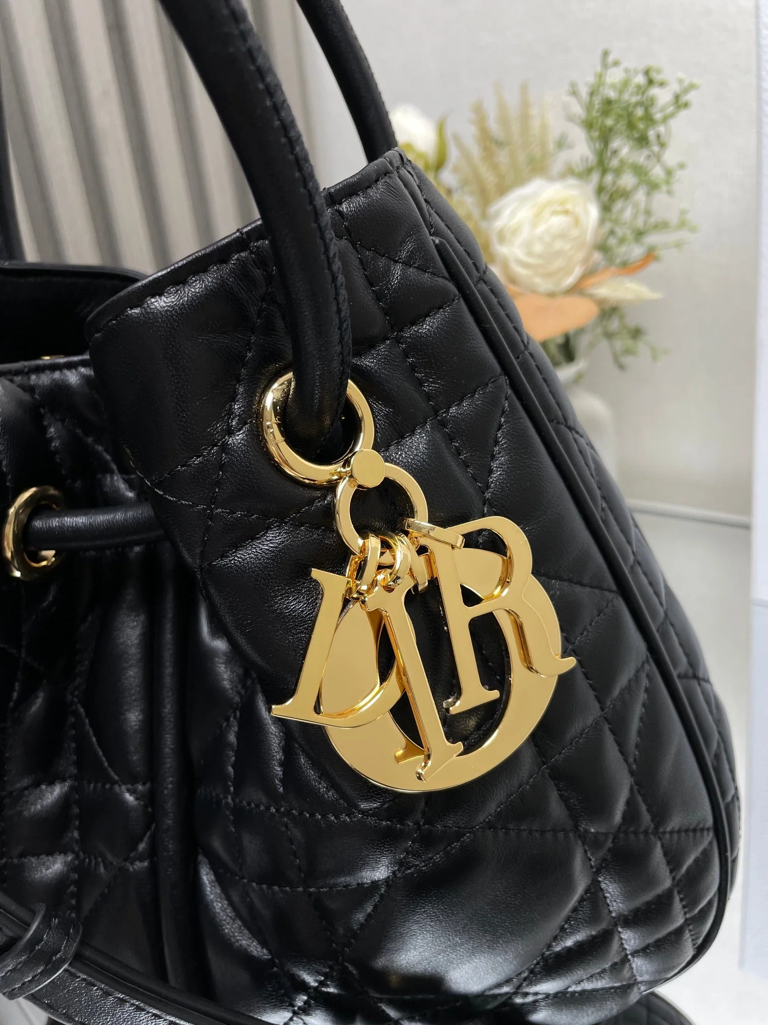 D  Medium  Nolita Bag