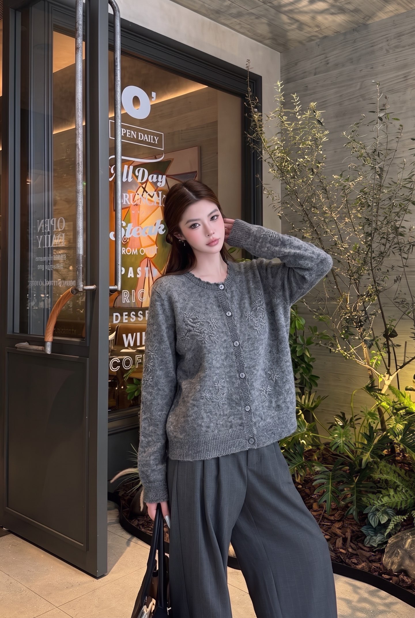ES 26fw embroidery knit cardigan