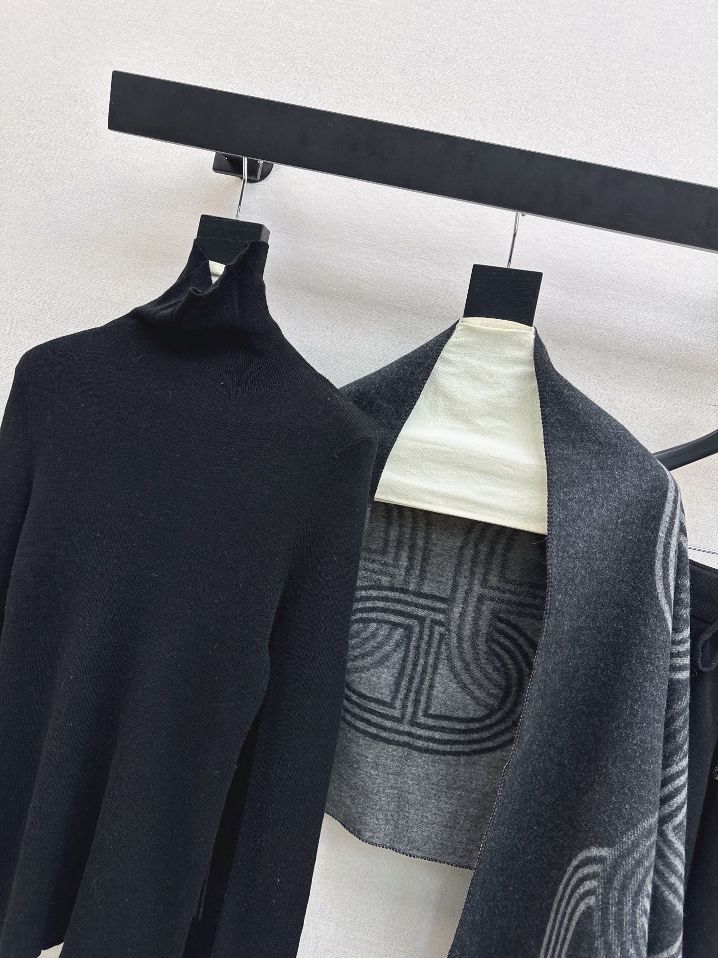 Her 26fw knit knitwear shawls pants sets
