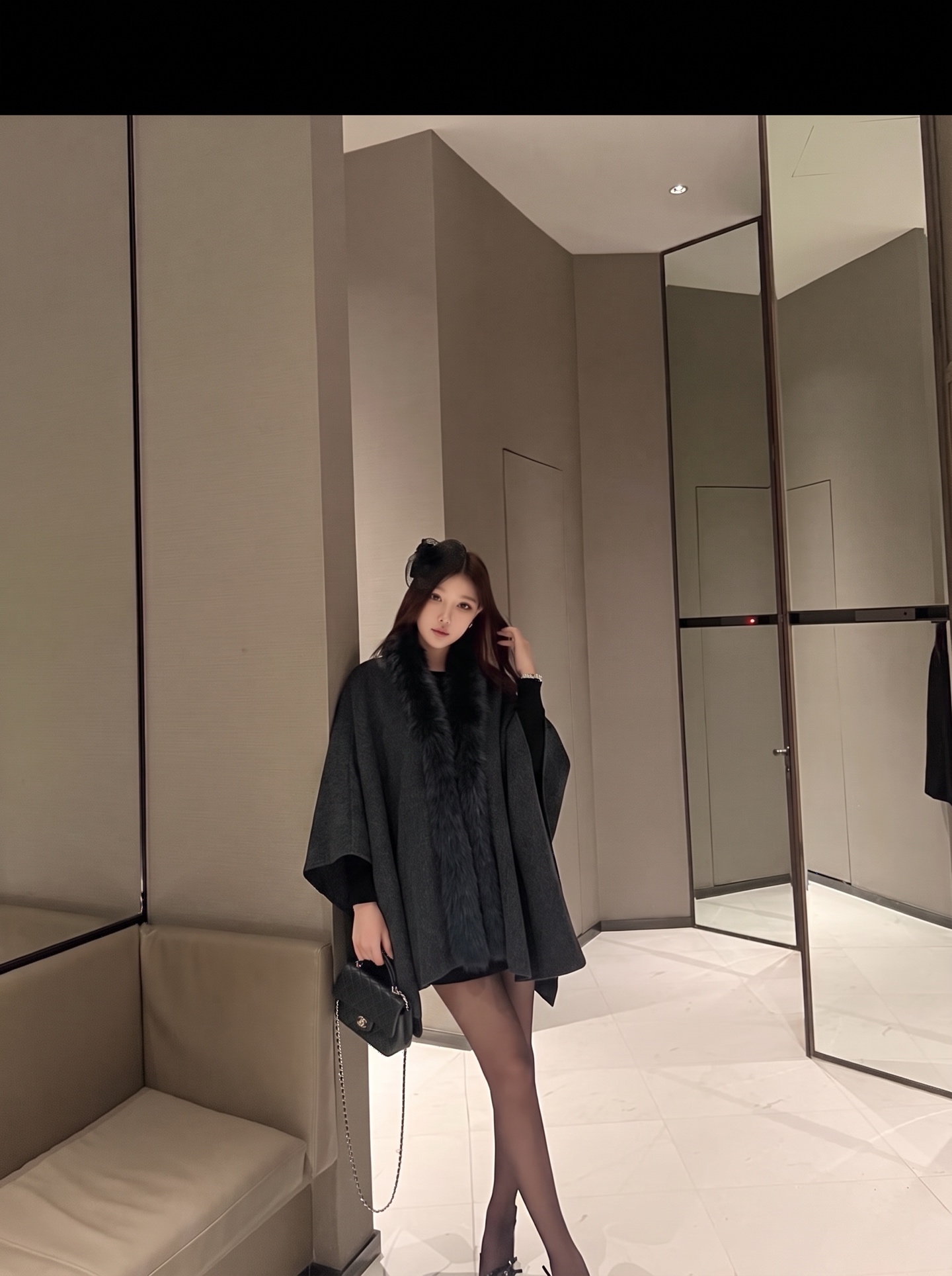 Fen 26fw fox-trim woolen cape jacket