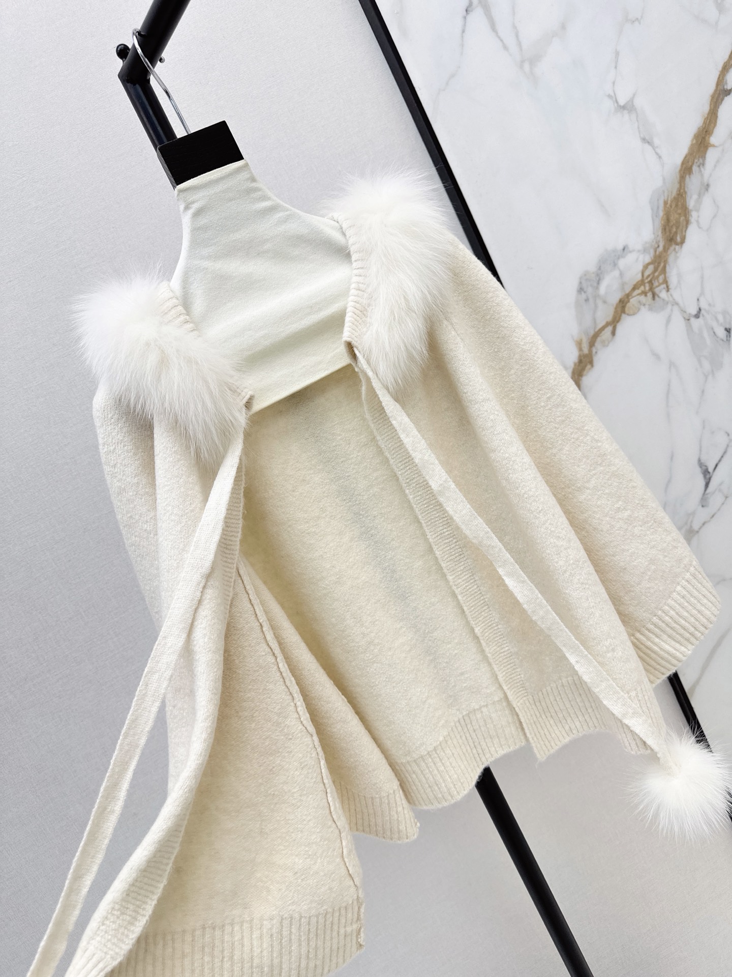 Fen 26fw fur-trim knit cape jacket