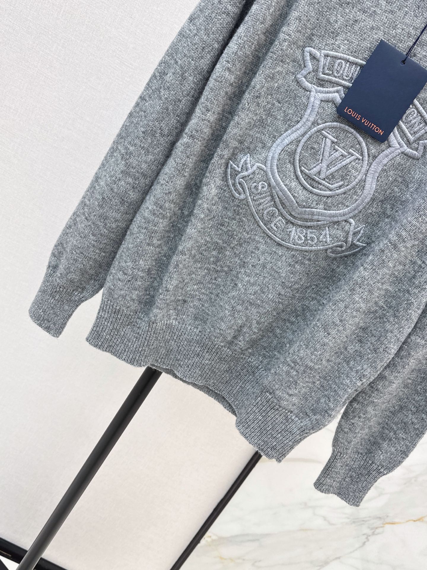 Loui 26fw embroidery knit sweter