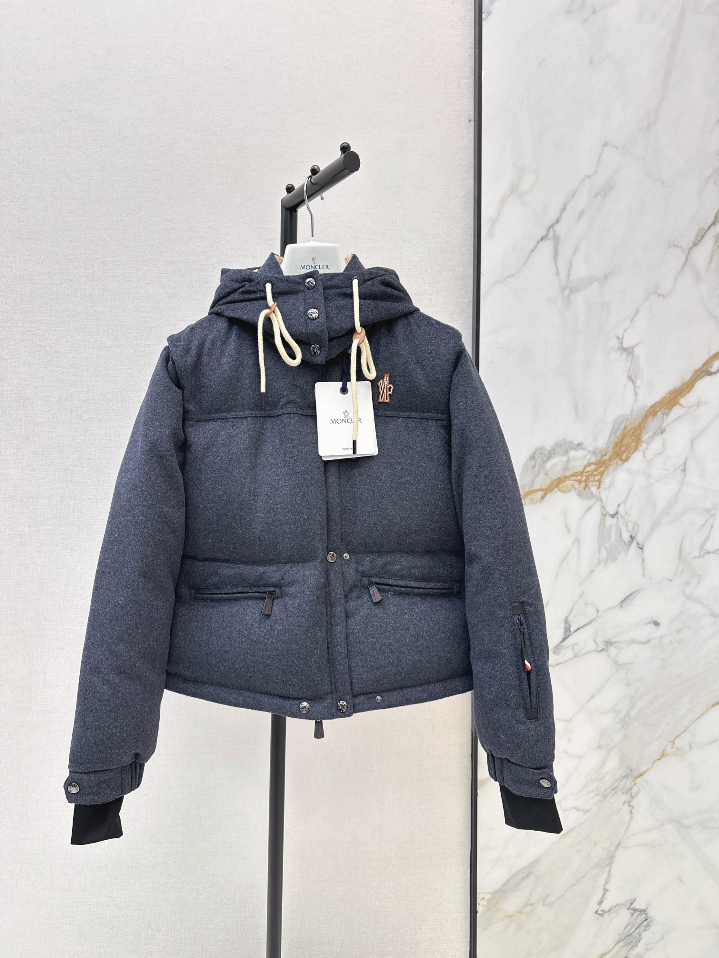Monc 26fw detachable sleeve down jacket