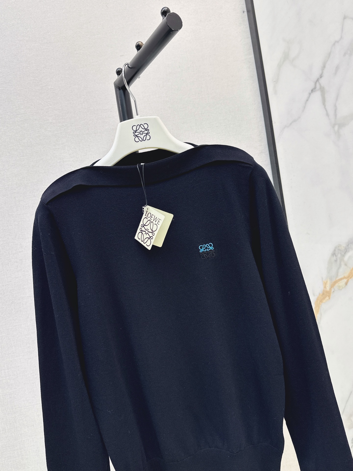 Loe 26fw off shoulder knit top
