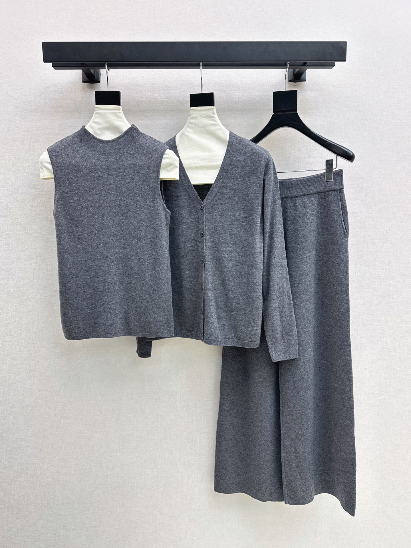 Her 26fw knit vest cardigan pants sets
