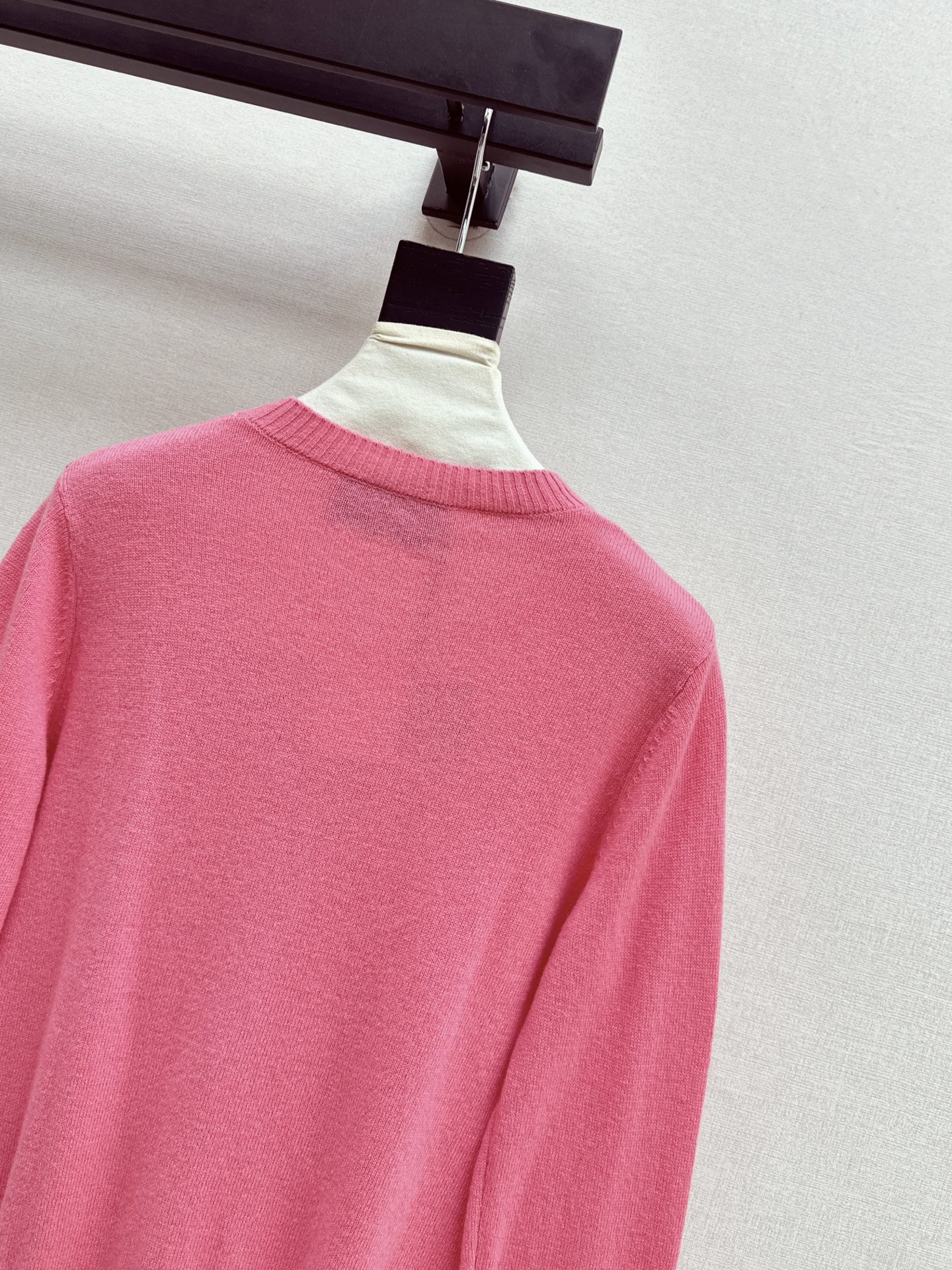 Loe 26fw embroidery sweater