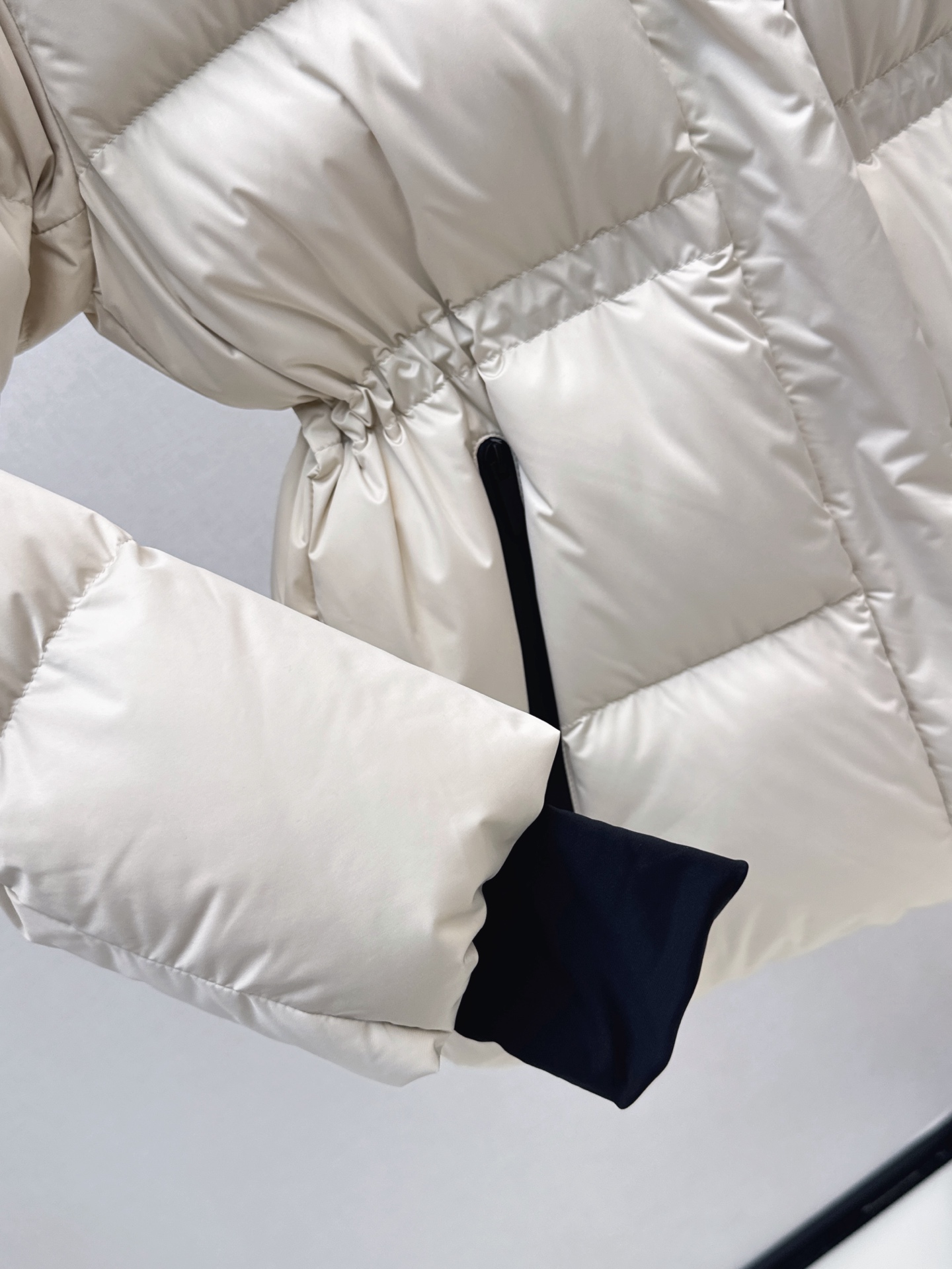 Pra 26fw hooded drawsting down jacket