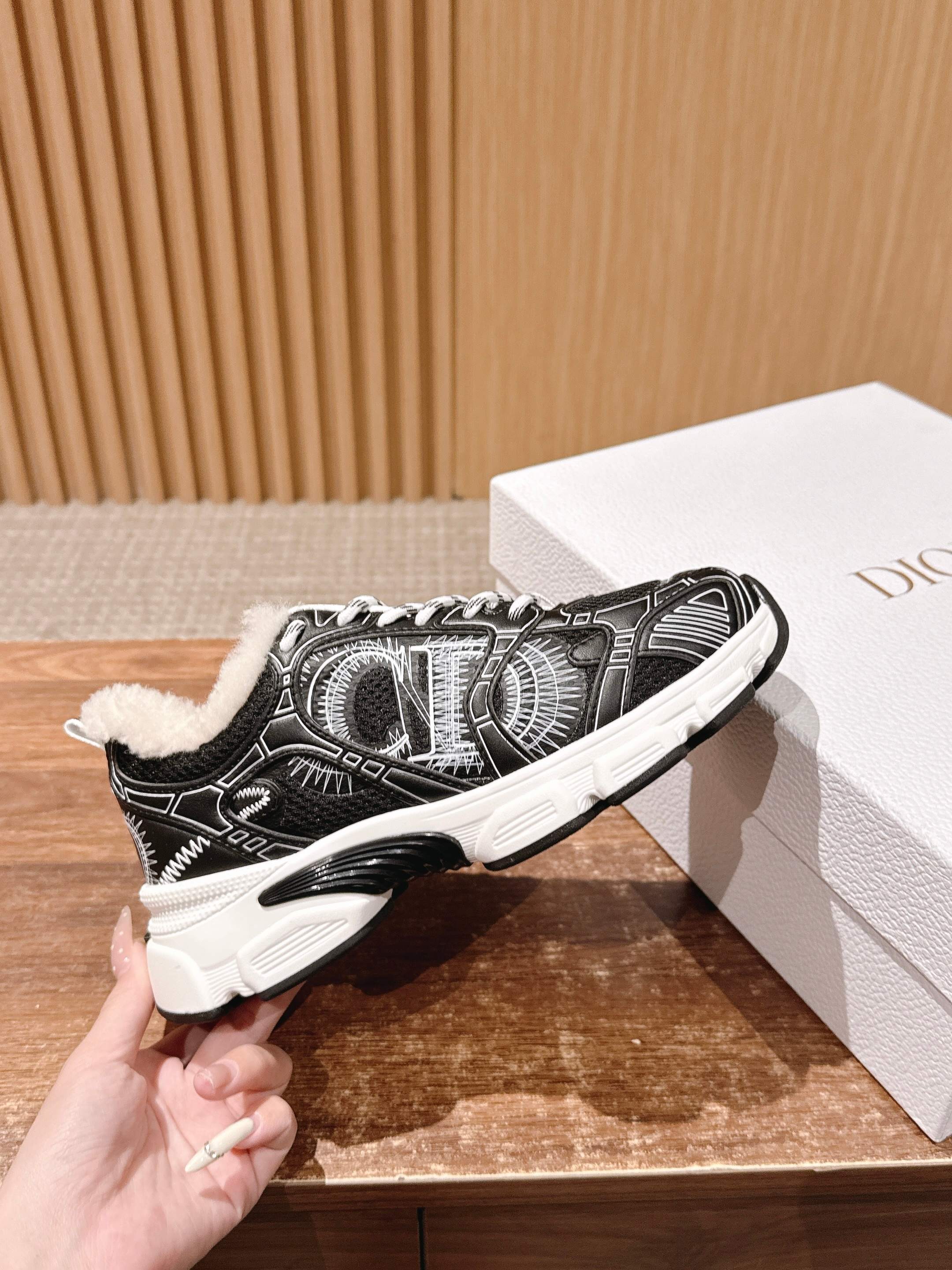 Dio 25fw fleece clunky sneaker