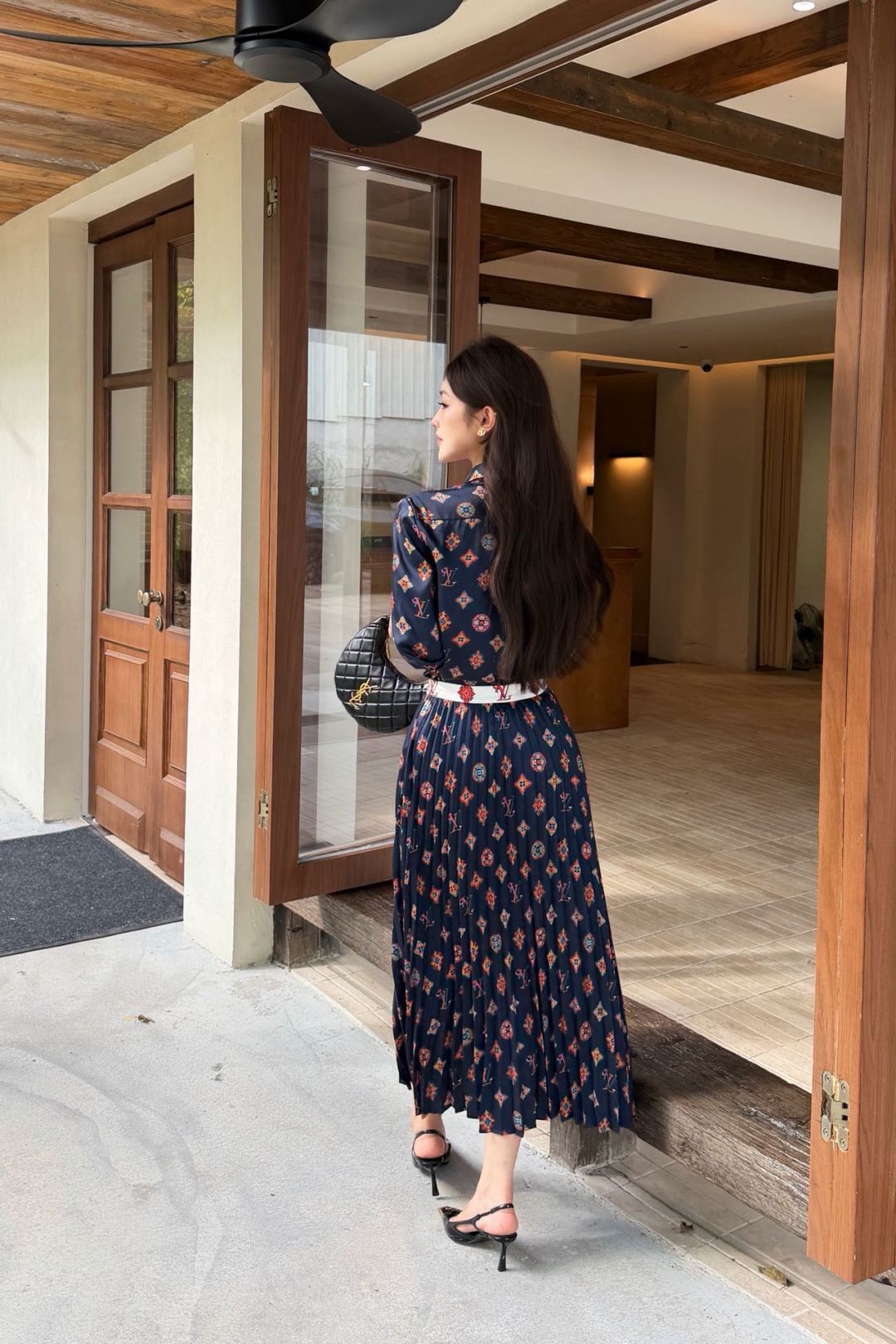 Loui 26fw print ribbon shirt