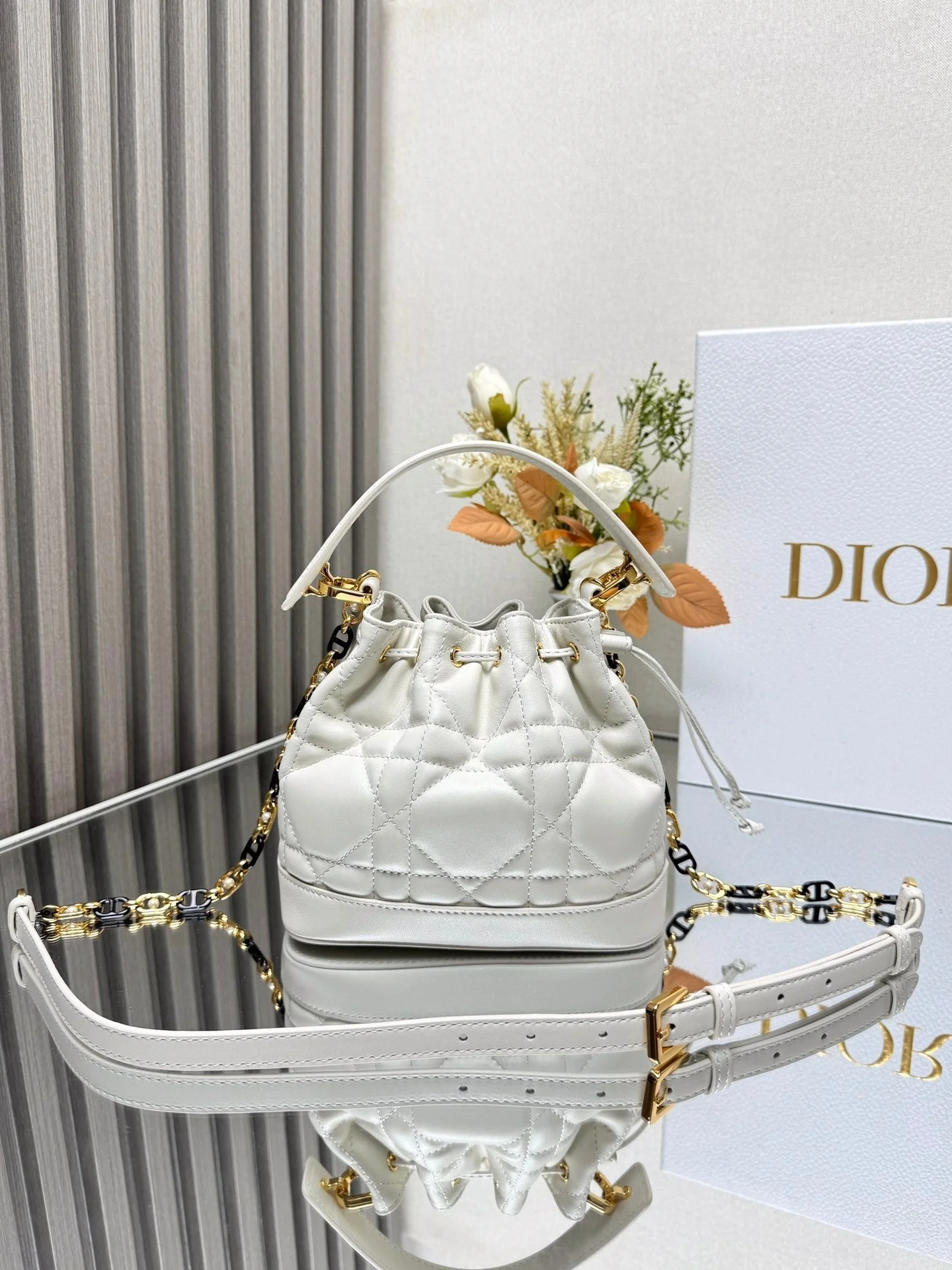 D Small Jolie Bucket Bag
