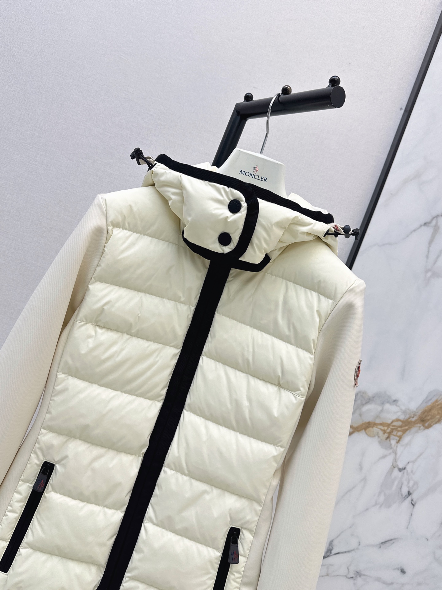 Monc 26fw hooded down ski jacket