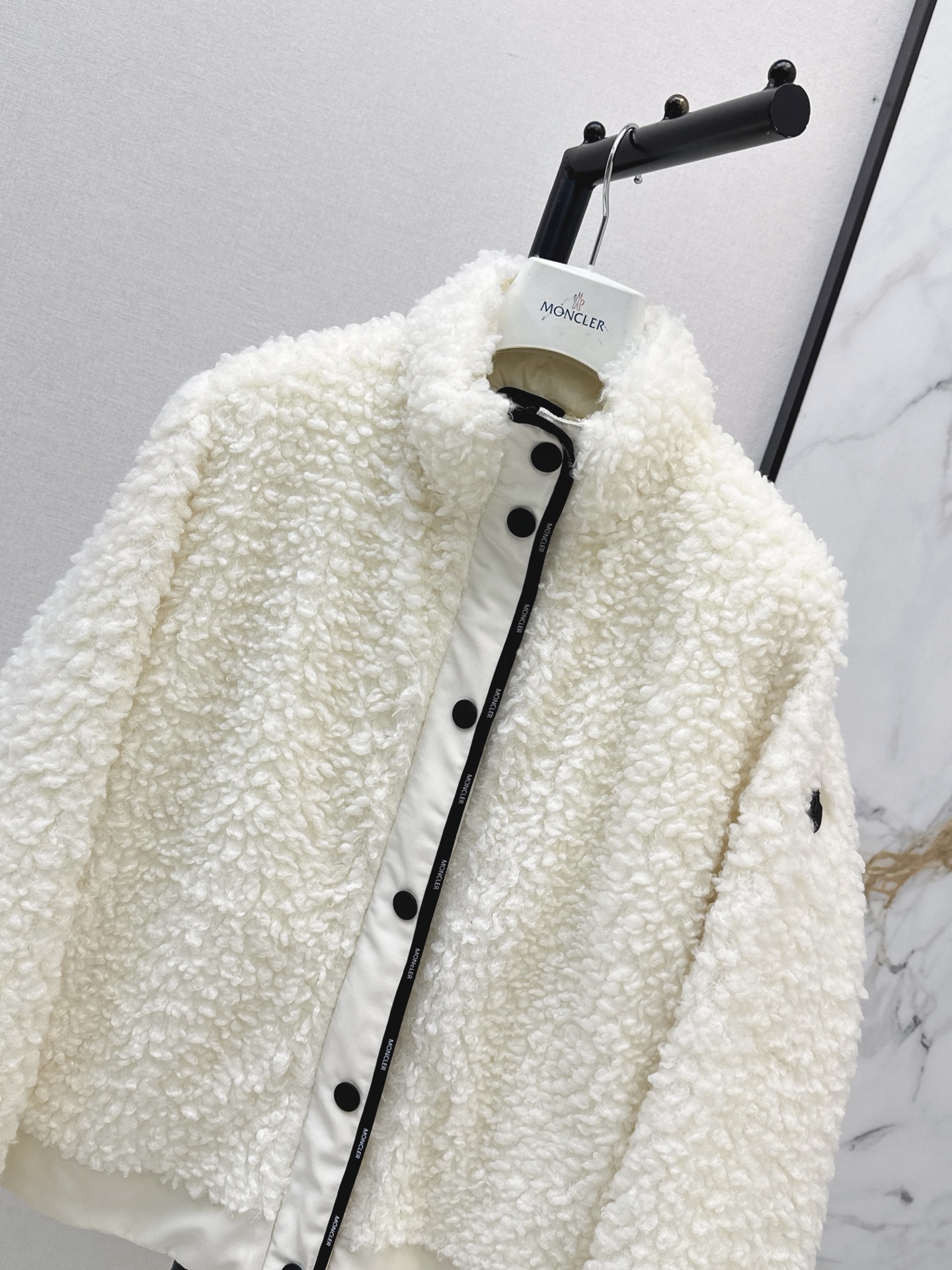 Monc 26fw sherpa stand-collar down jacket