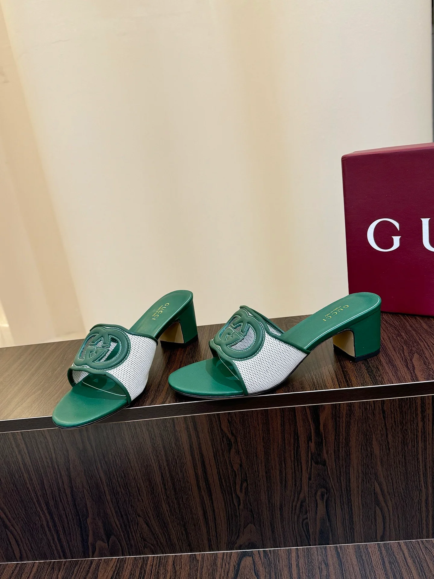 Gucc 25fw slide sandals