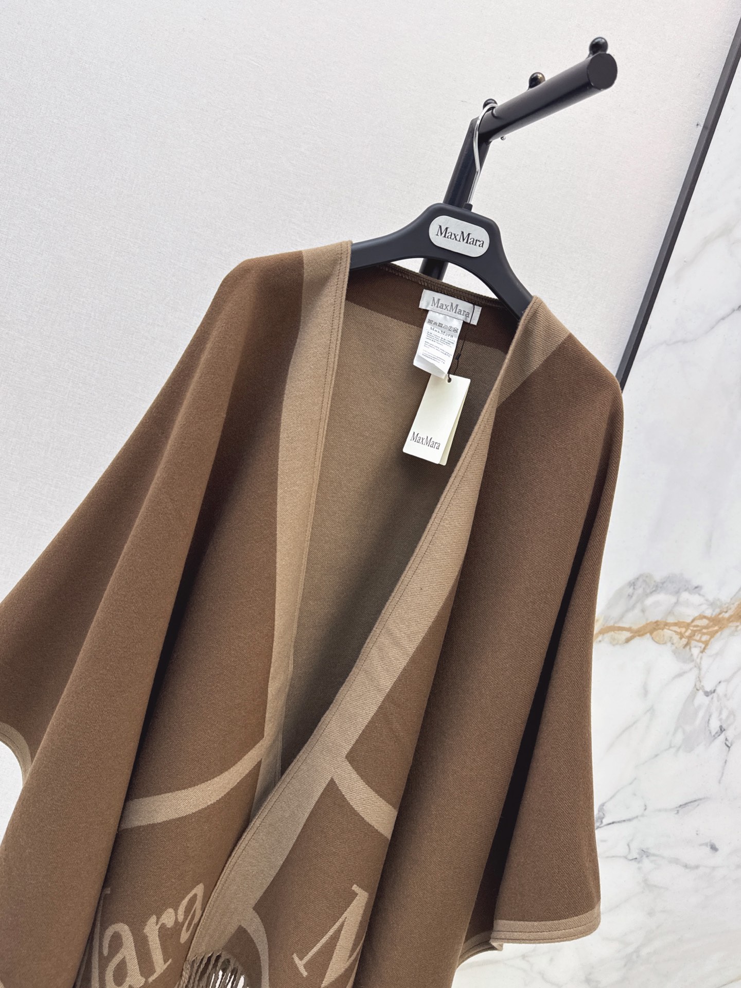 Max 26fw jacquard shawls