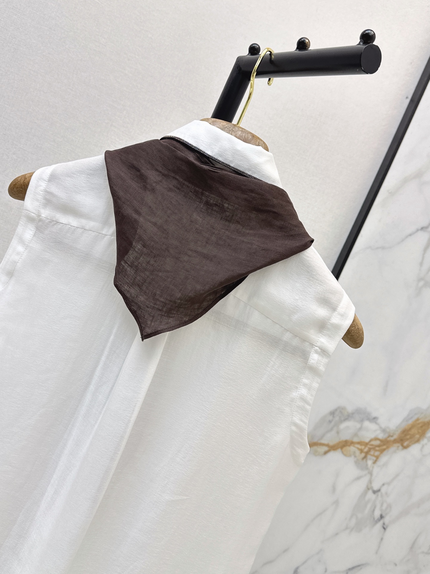 Brun 26ss sleeveless scarf shirt