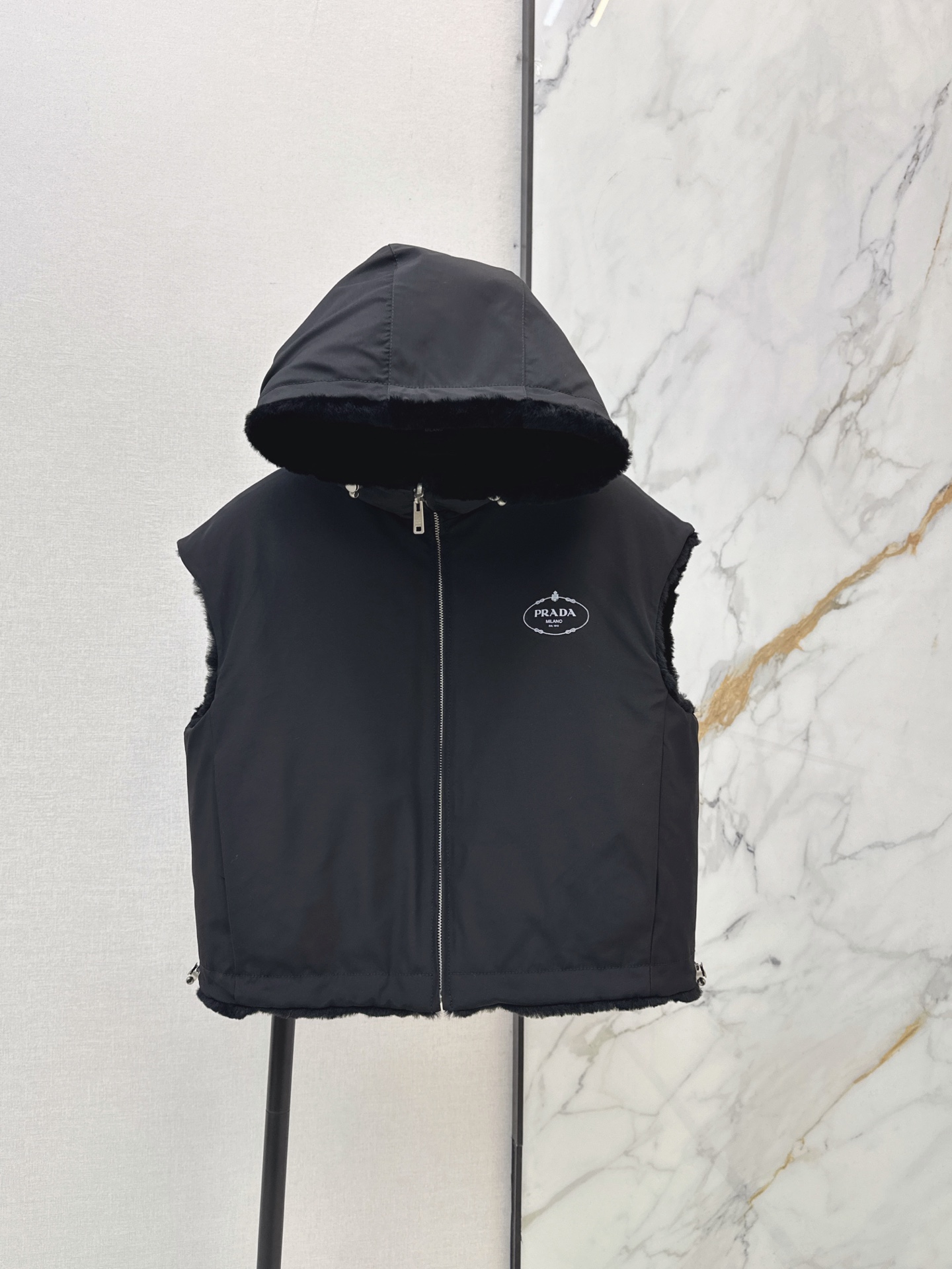 Pra 26fw faux-fur hooded vest jacket
