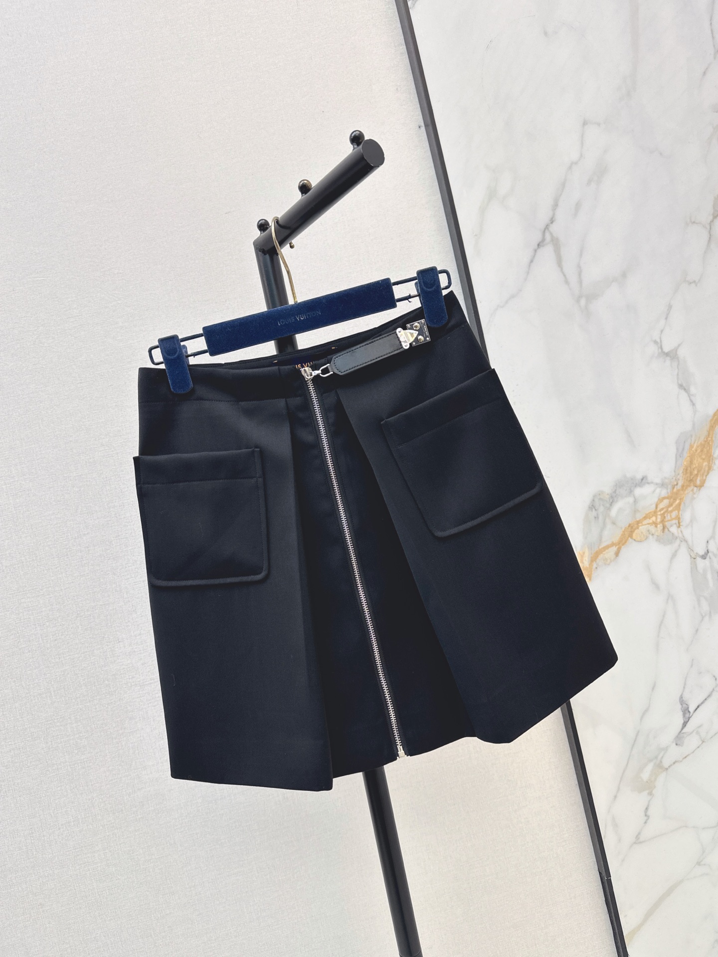 Loui 26fw zipper skirt