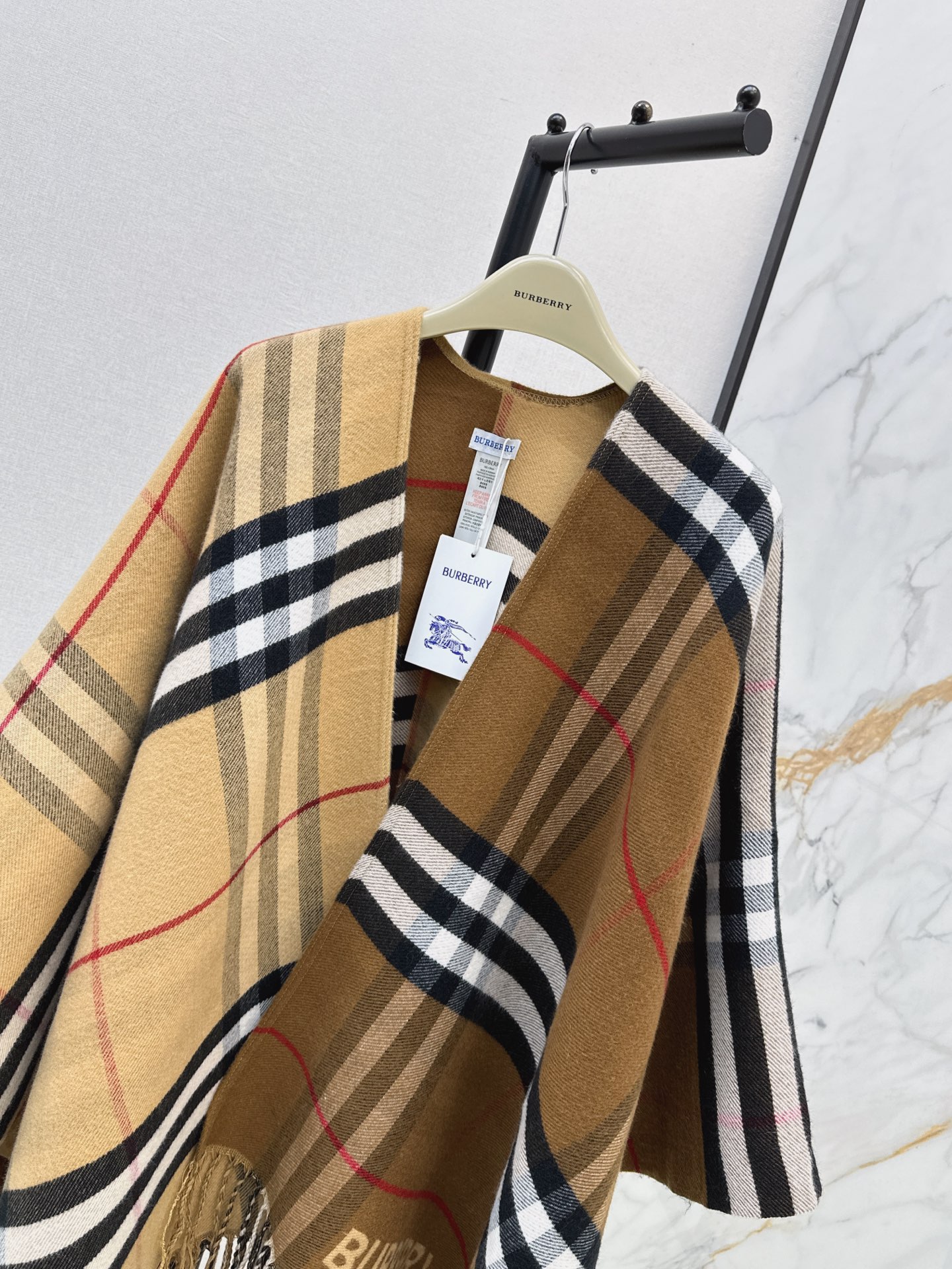 Bur 26fw shawls cape