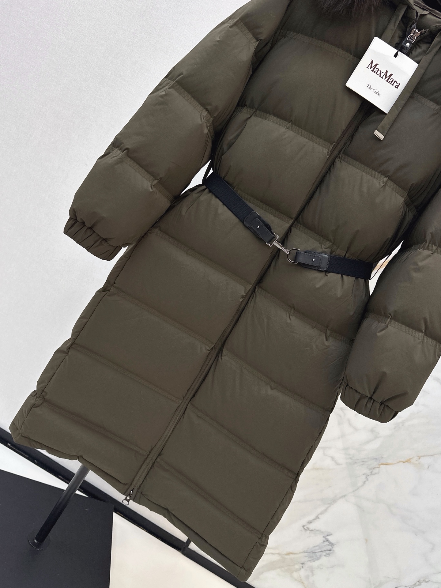 Max 26fw long belted hooded down jacket