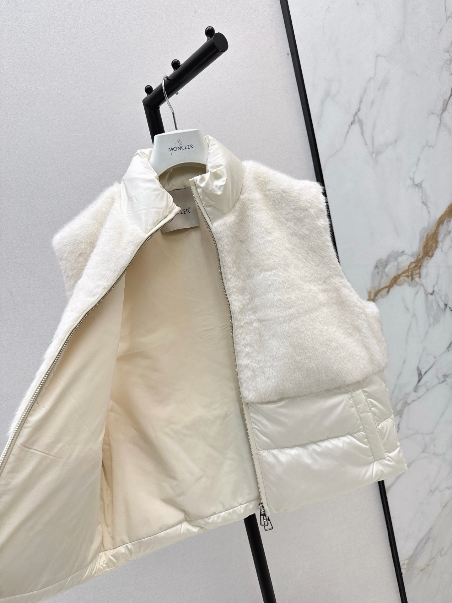 Monc 26fw faux-fur puffer vest
