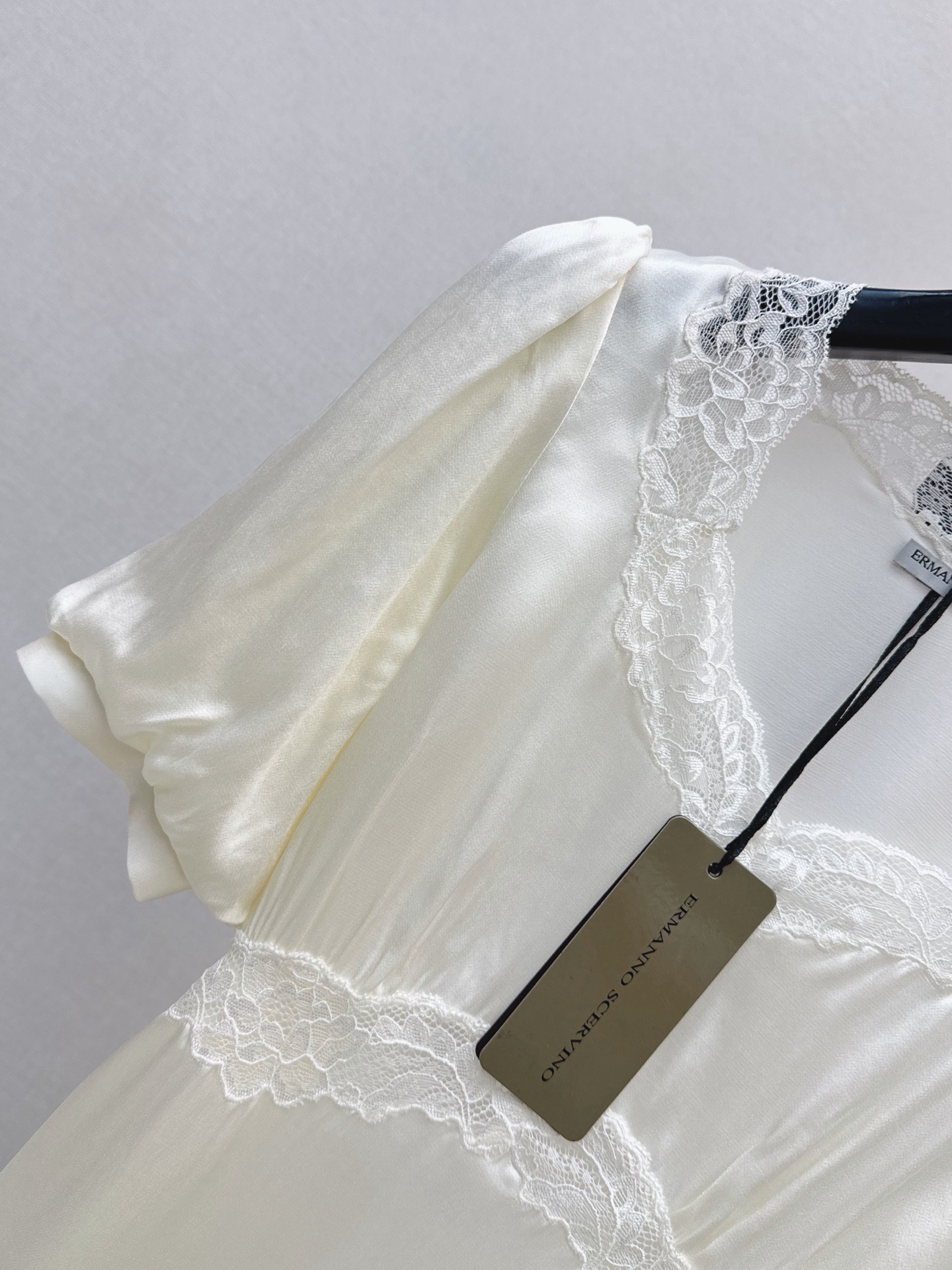 ES 26ss lace trim top