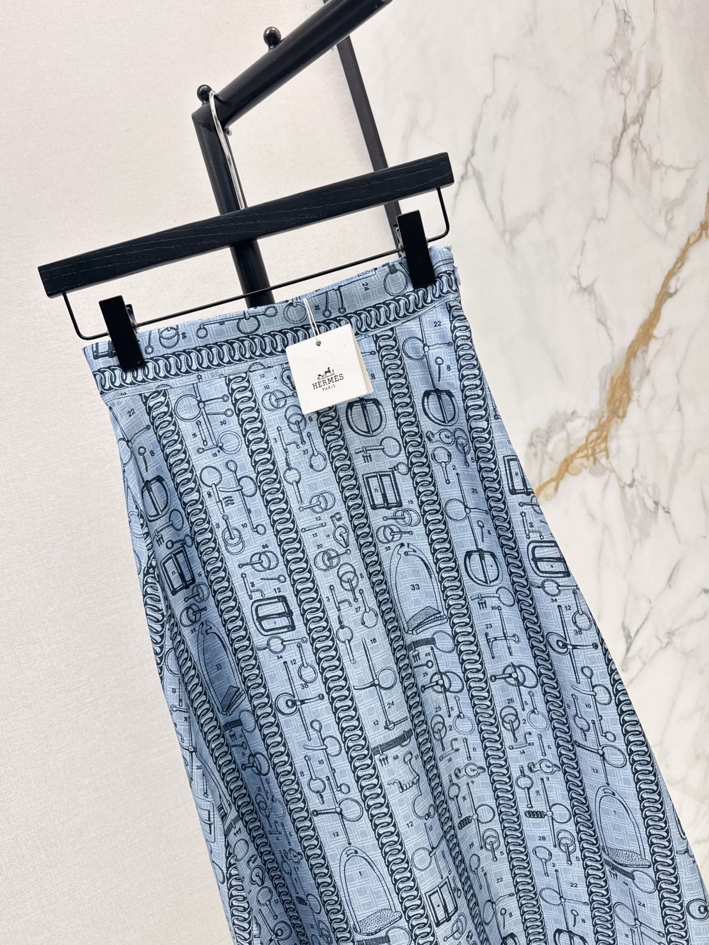 Her 26fw print silk pleated skirt