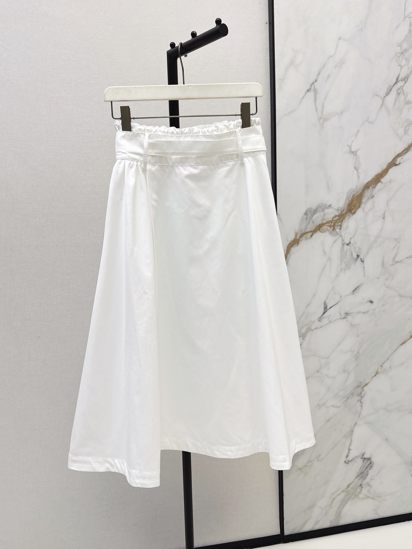 Loe 26ss belted pleated skirt