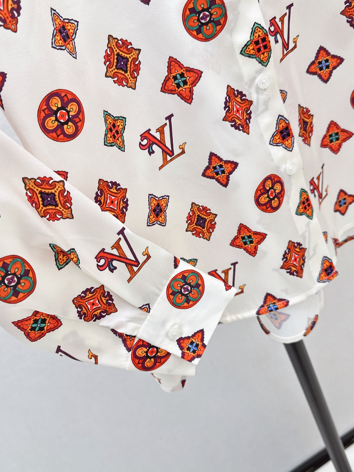 Loui 26fw print ribbon shirt