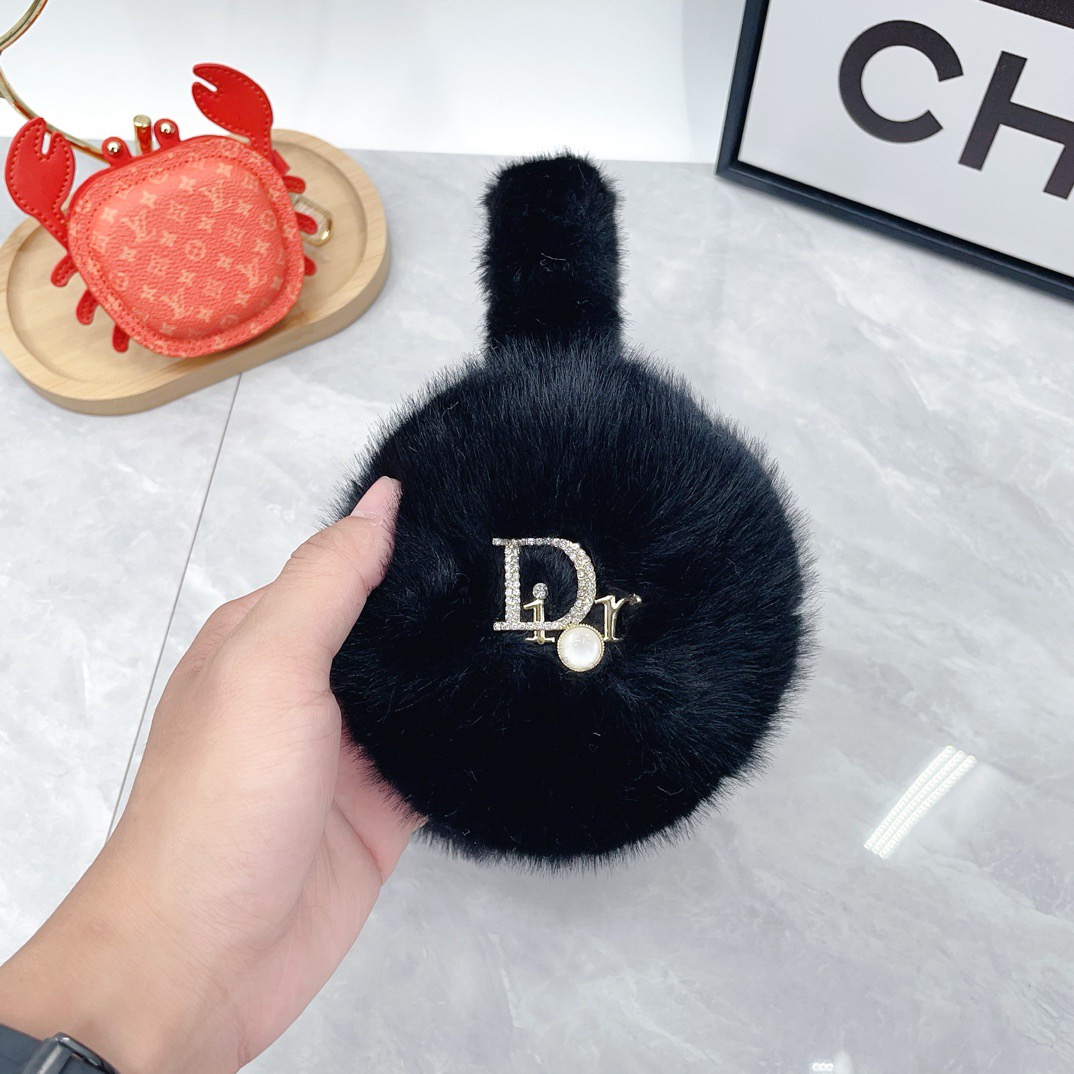 CD 26fw fluffy fur-look earmuffs