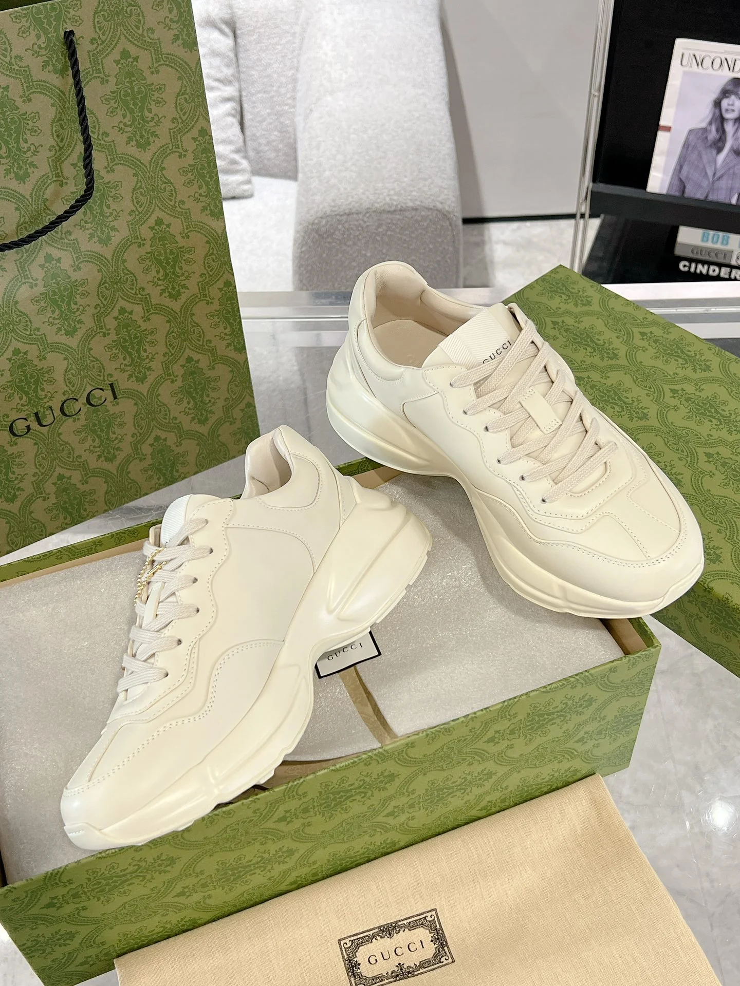 Gucc 25fw rhyton series dad's shoes