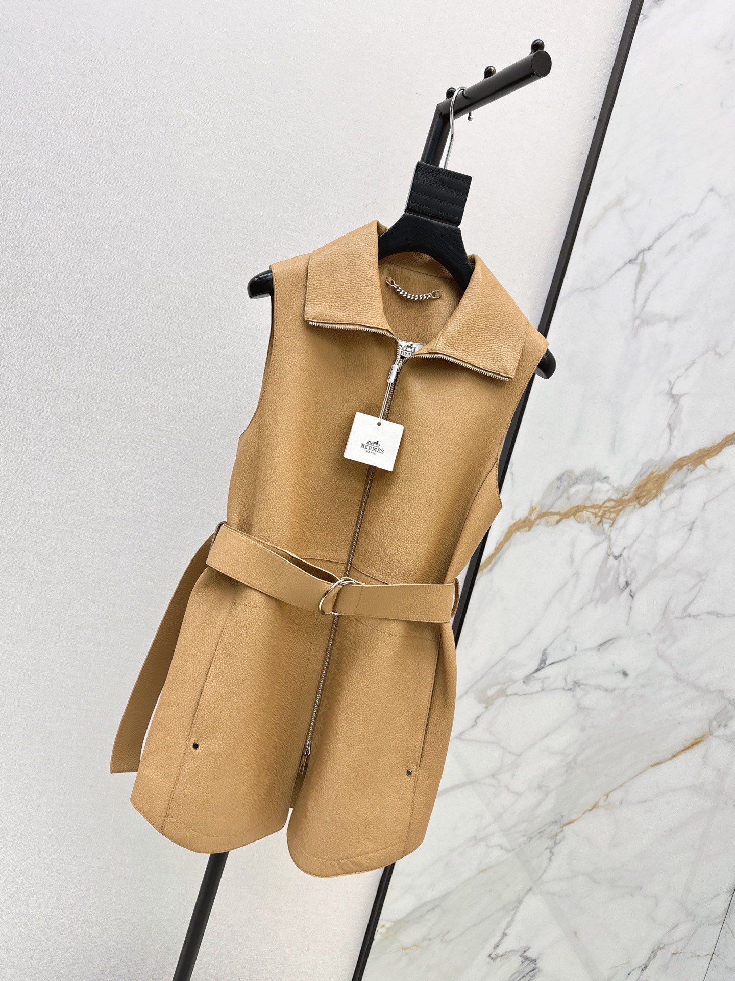 Her 26fw belted leather vest jacket
