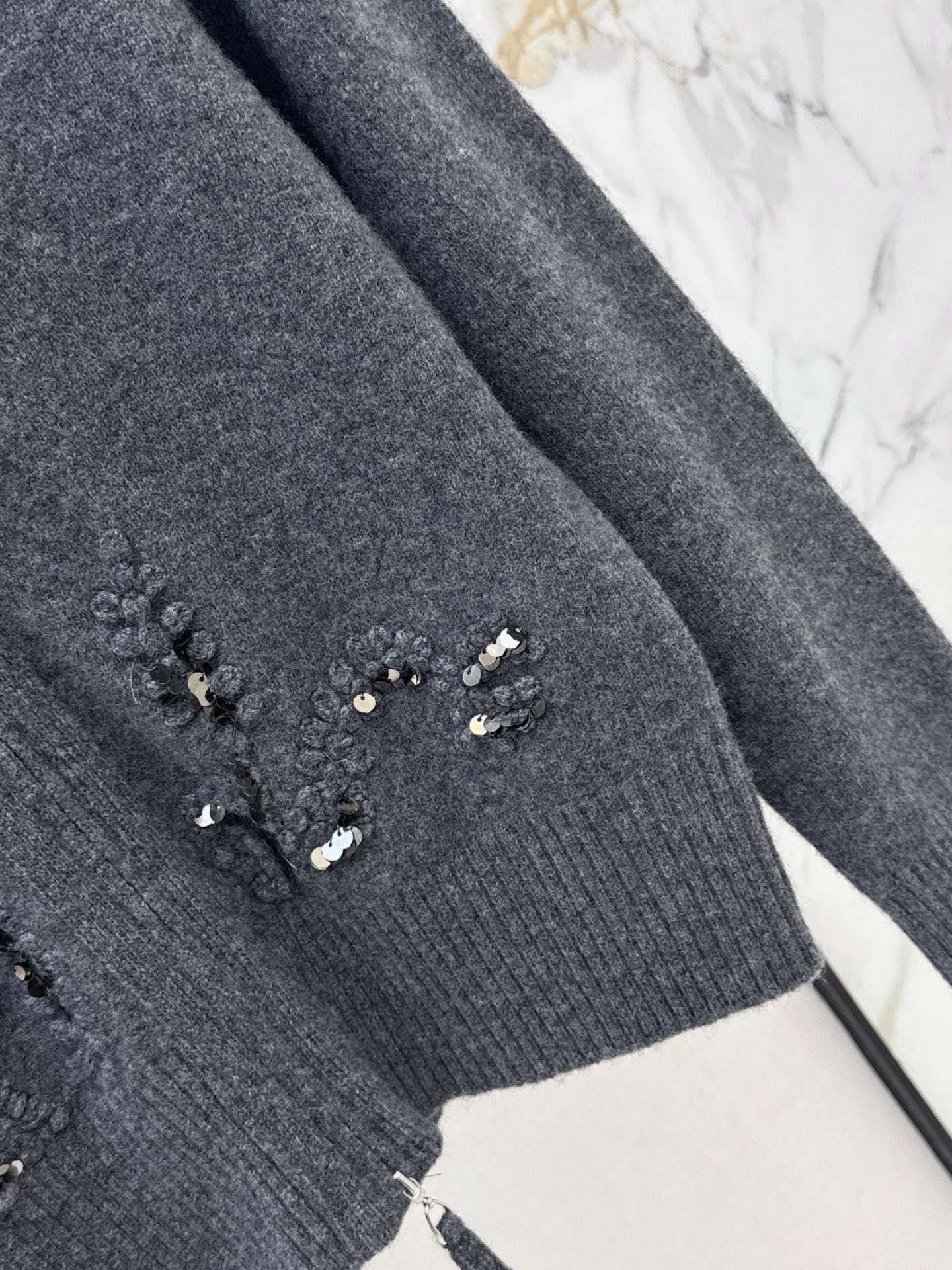 Brun 26fw embroidery zipper cardigan