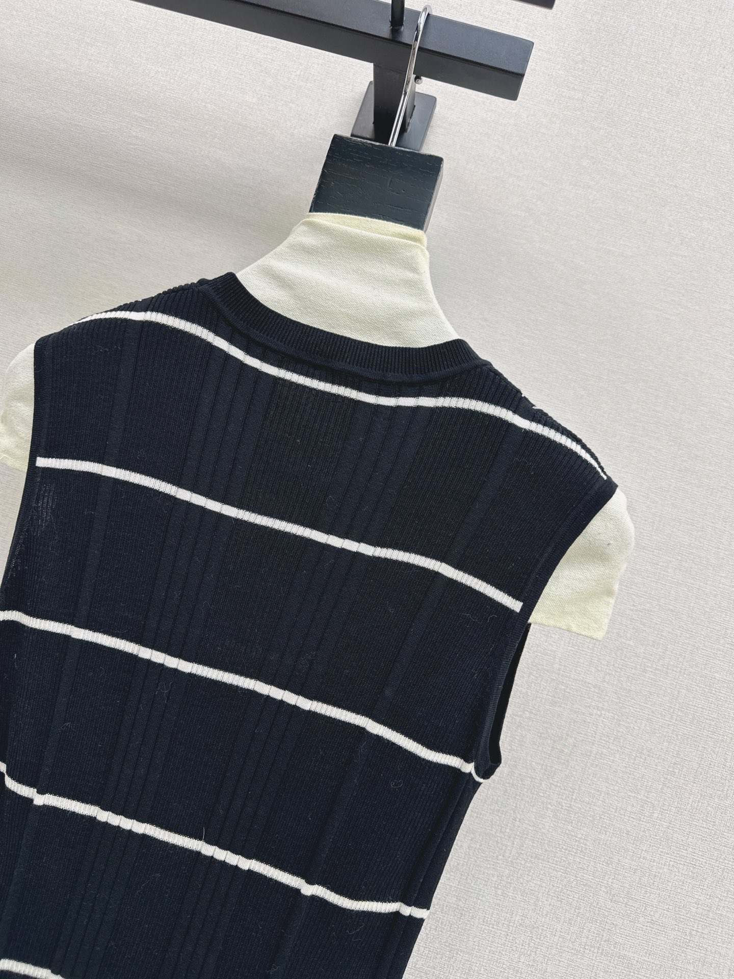 Max 26fw check knit vest
