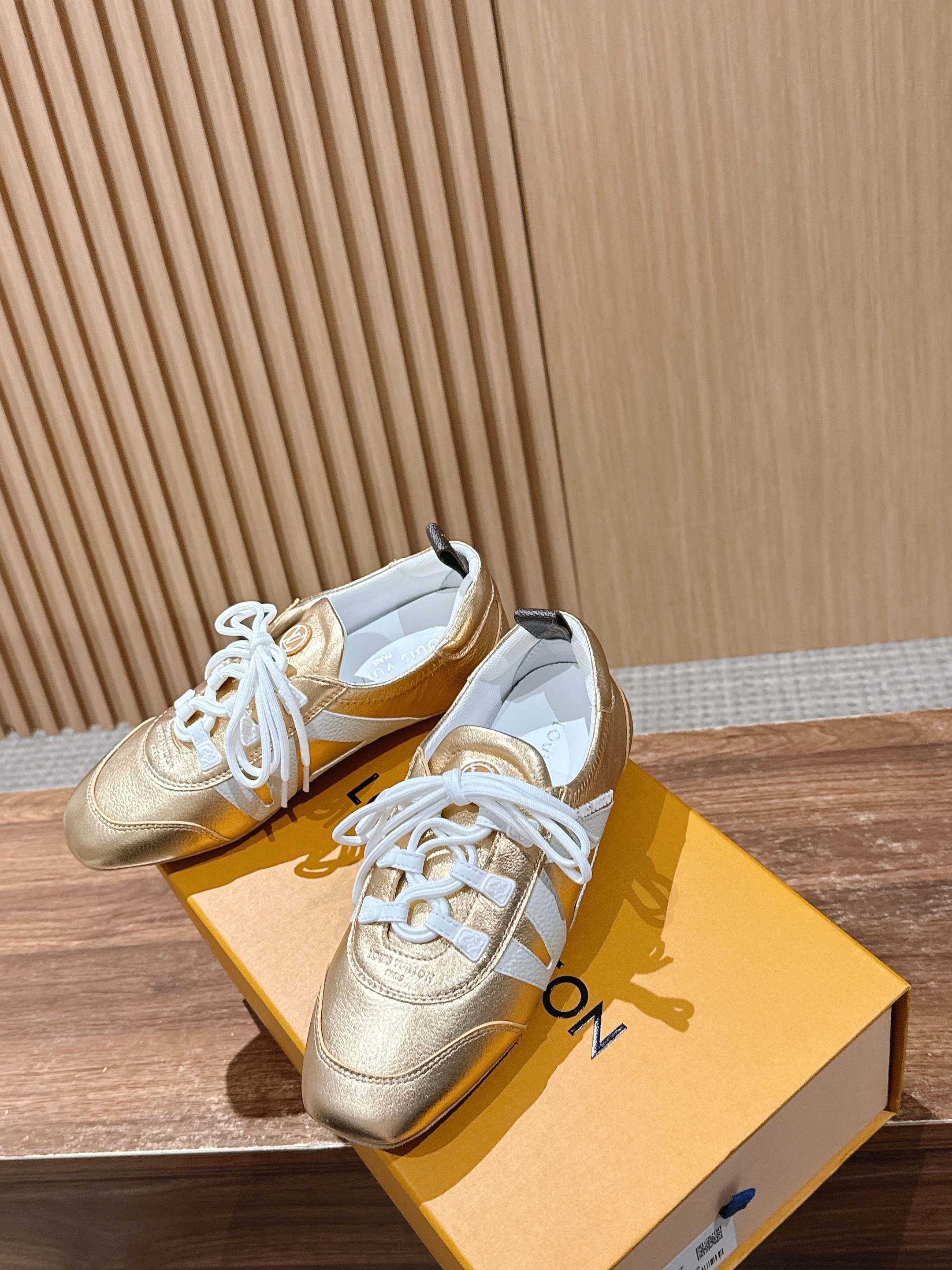 Loui 25fw sneaker