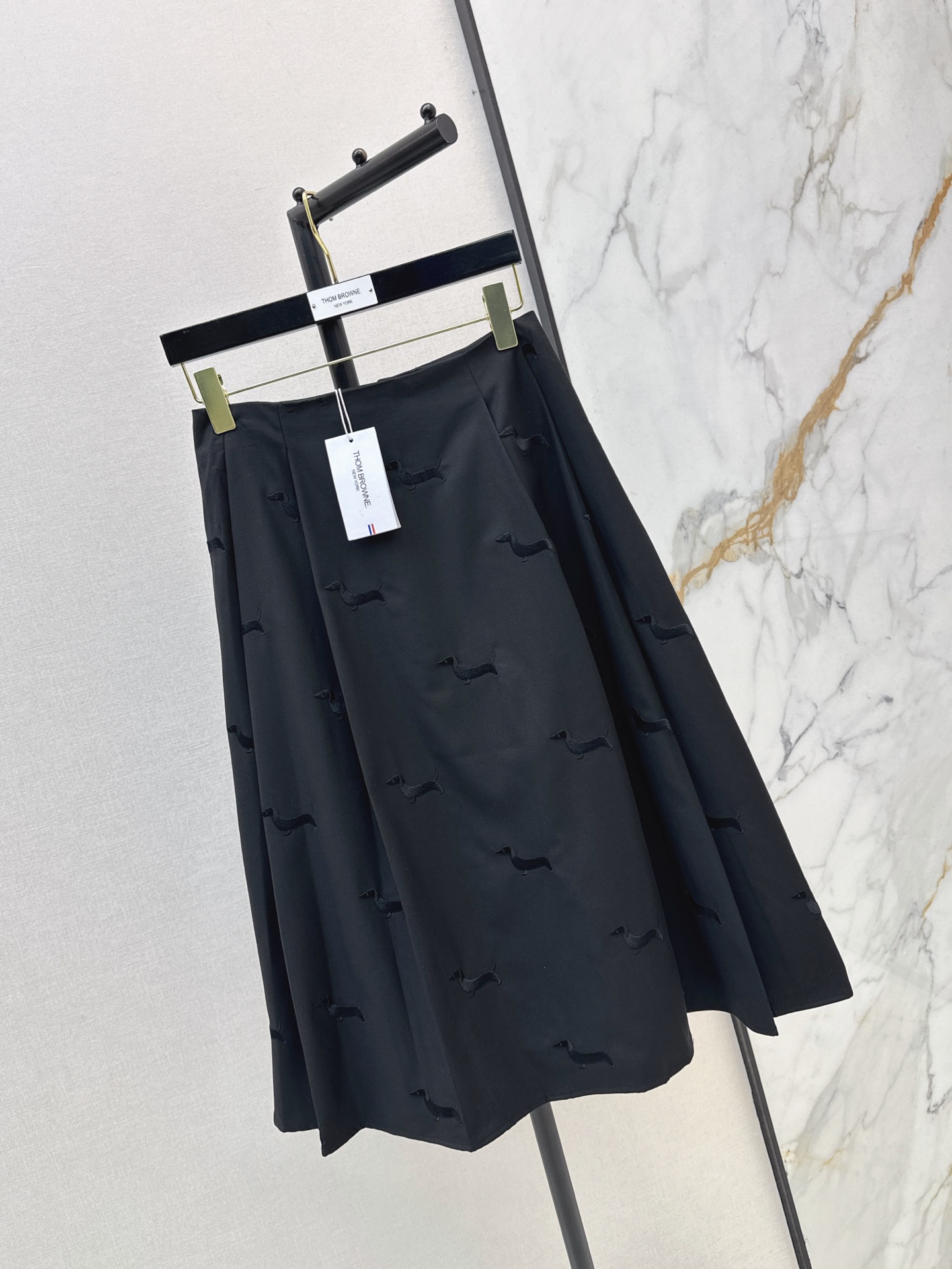 Thom 26fw embroidery skirt