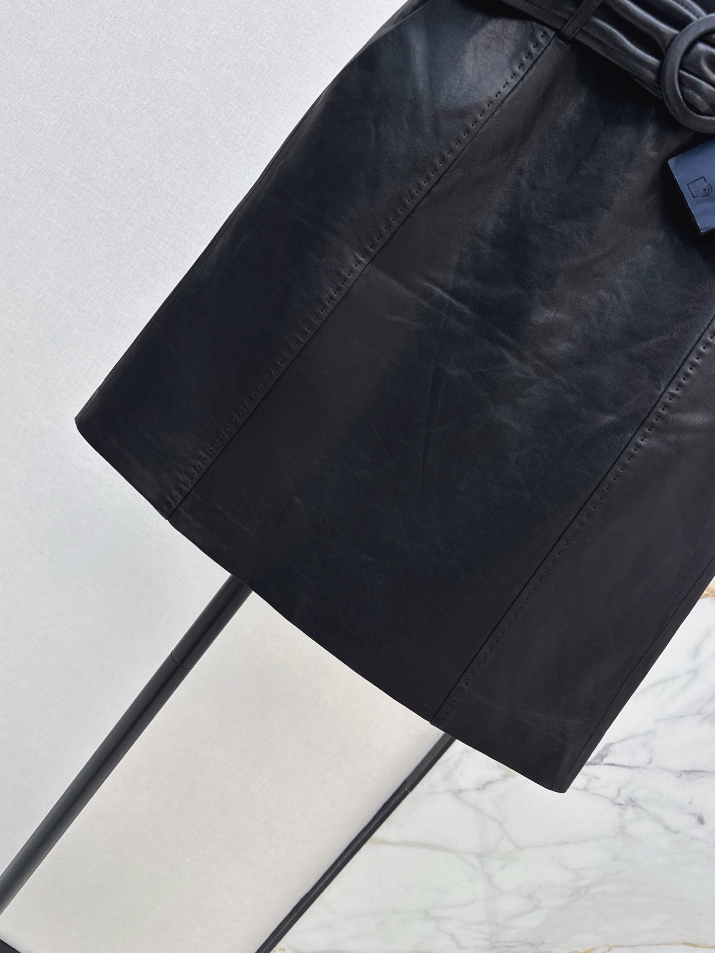 Pra 26fw leather belted skirt
