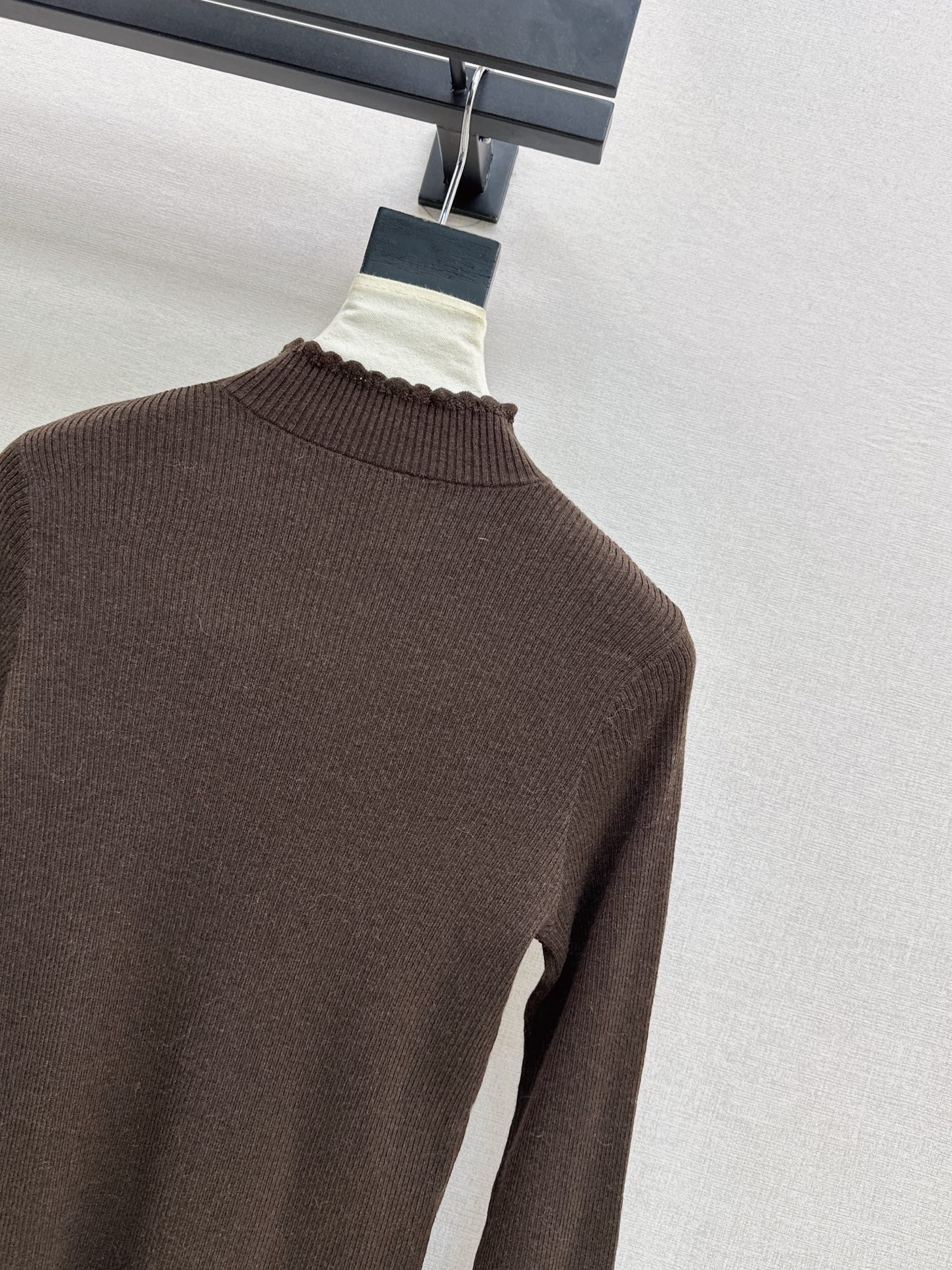 ES 26fw ruffle basic tee