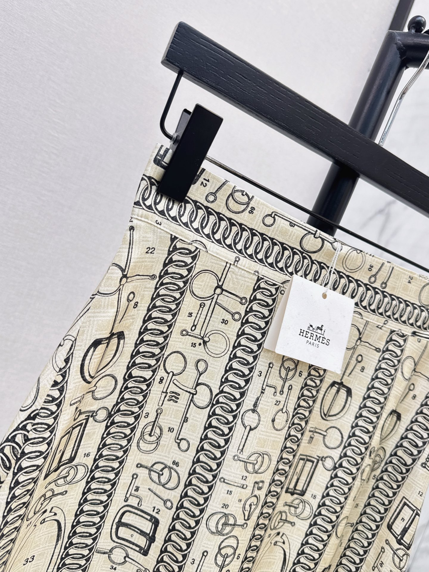Her 26fw print silk pleated skirt
