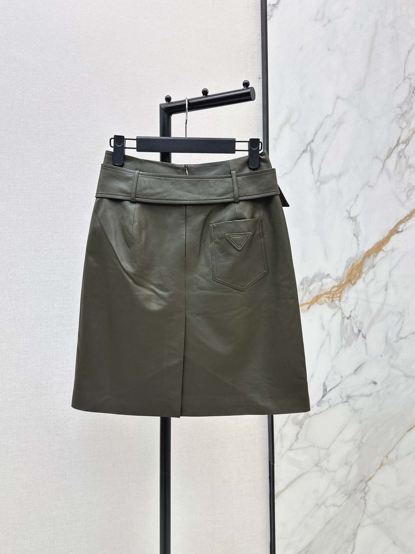 Pra 26fw leather belted skirt