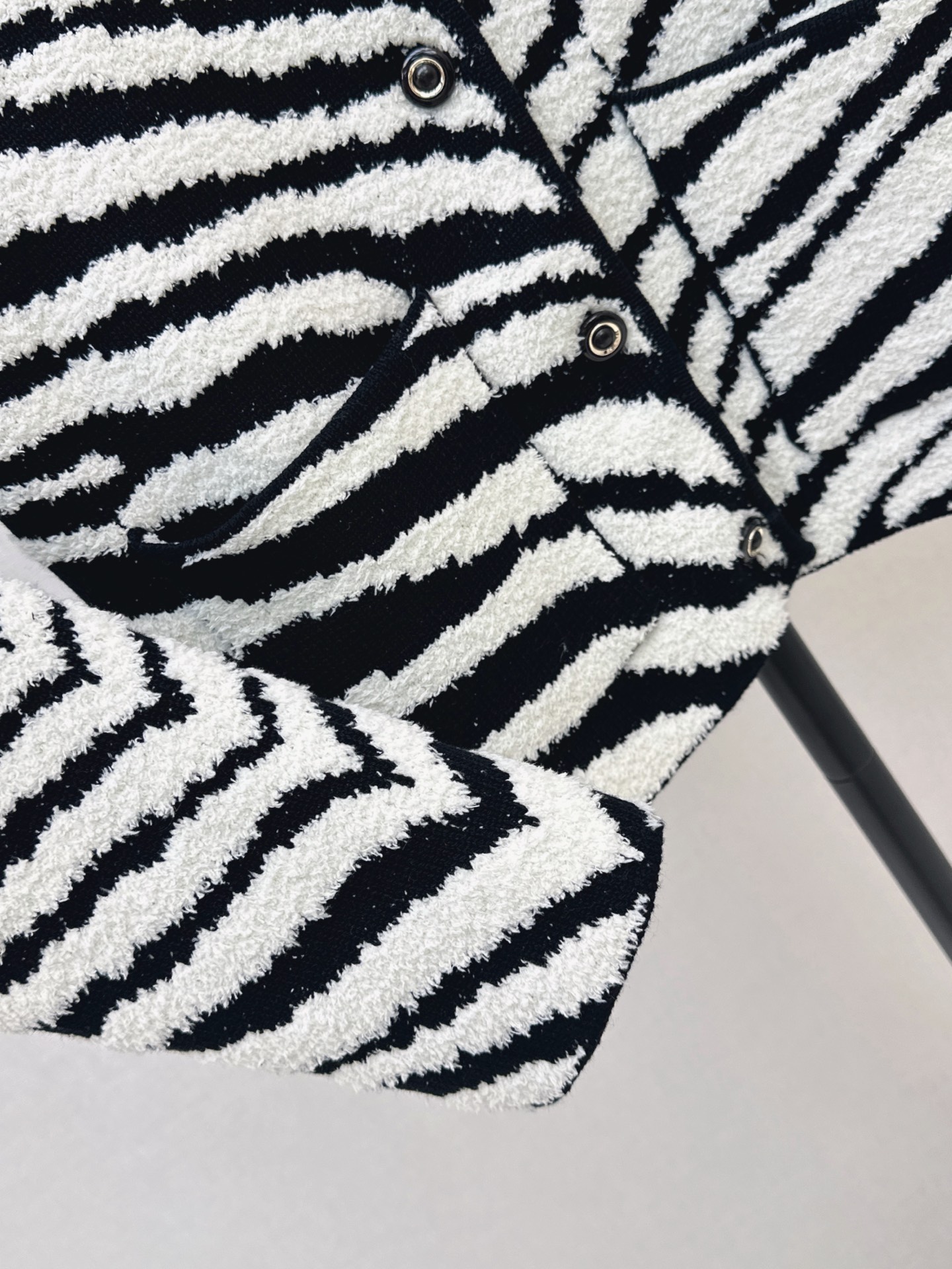 Chan 26fw zebra-pattern textured knit cardigan